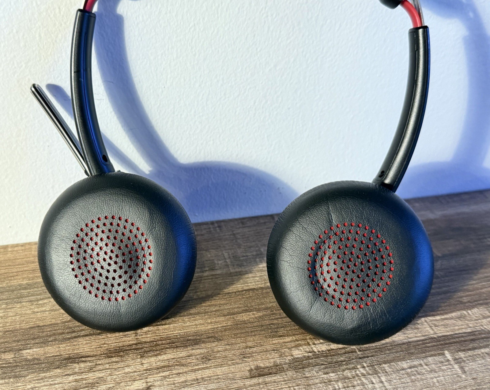 Plantronics Voyager Focus UC With Charge Stand