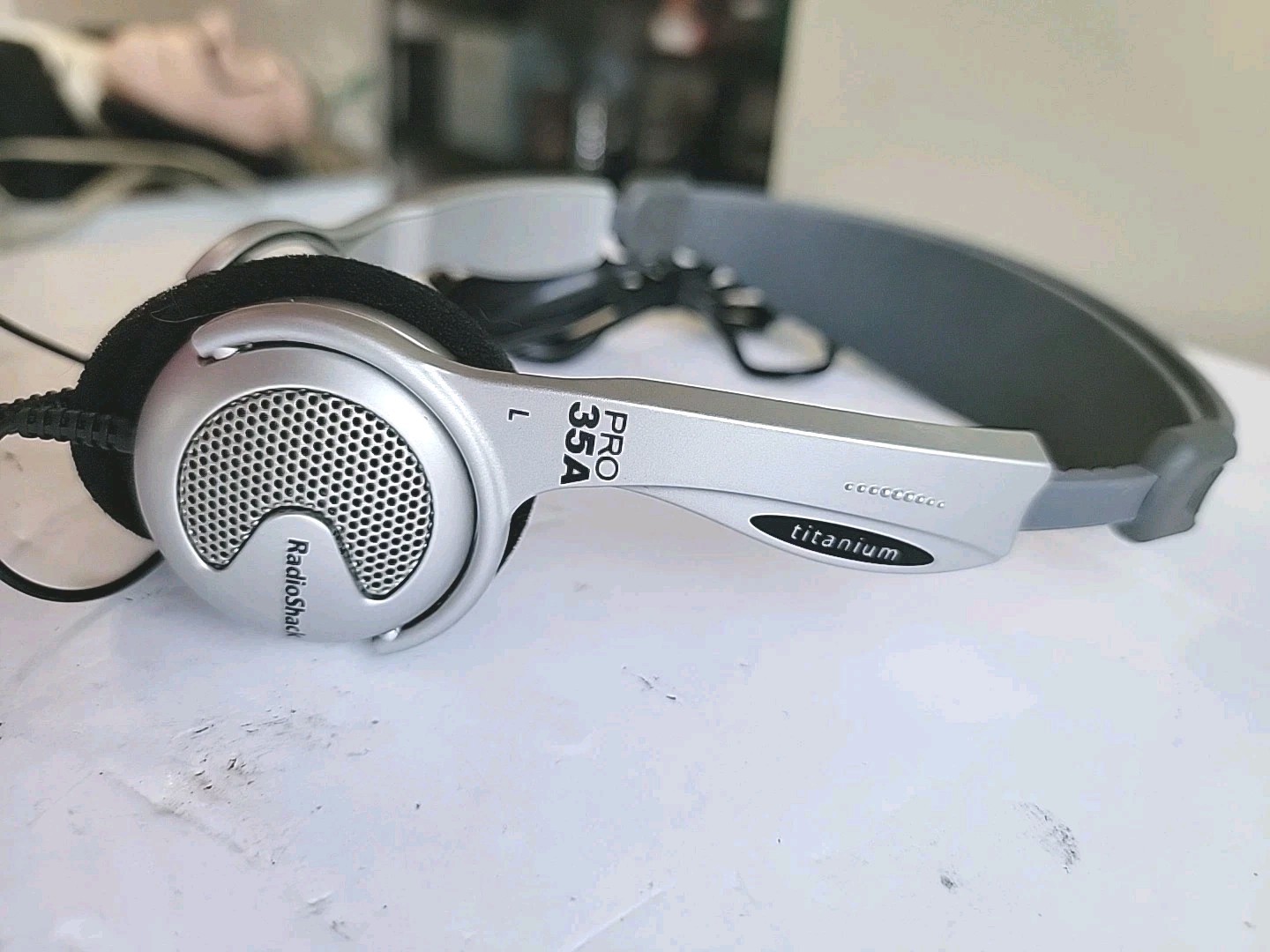 Radio Shack Pro 35A Titanium Stereo Headphones Black Gray Silver Tested EUC