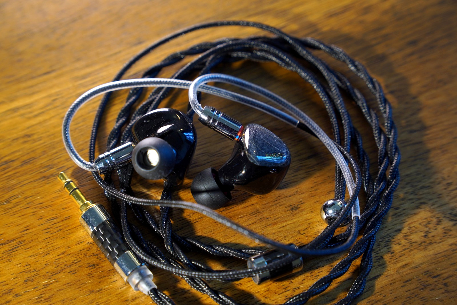 Shozy Form 1.4 Hybrid 5 driver IEM. Smooth analog sound