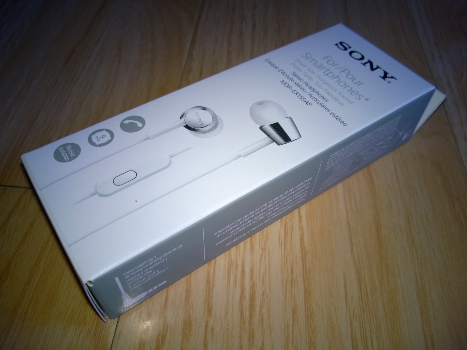Sony MDREX155AP in-Ear Earbud Headphones/Headset with mic for Phone Call, White