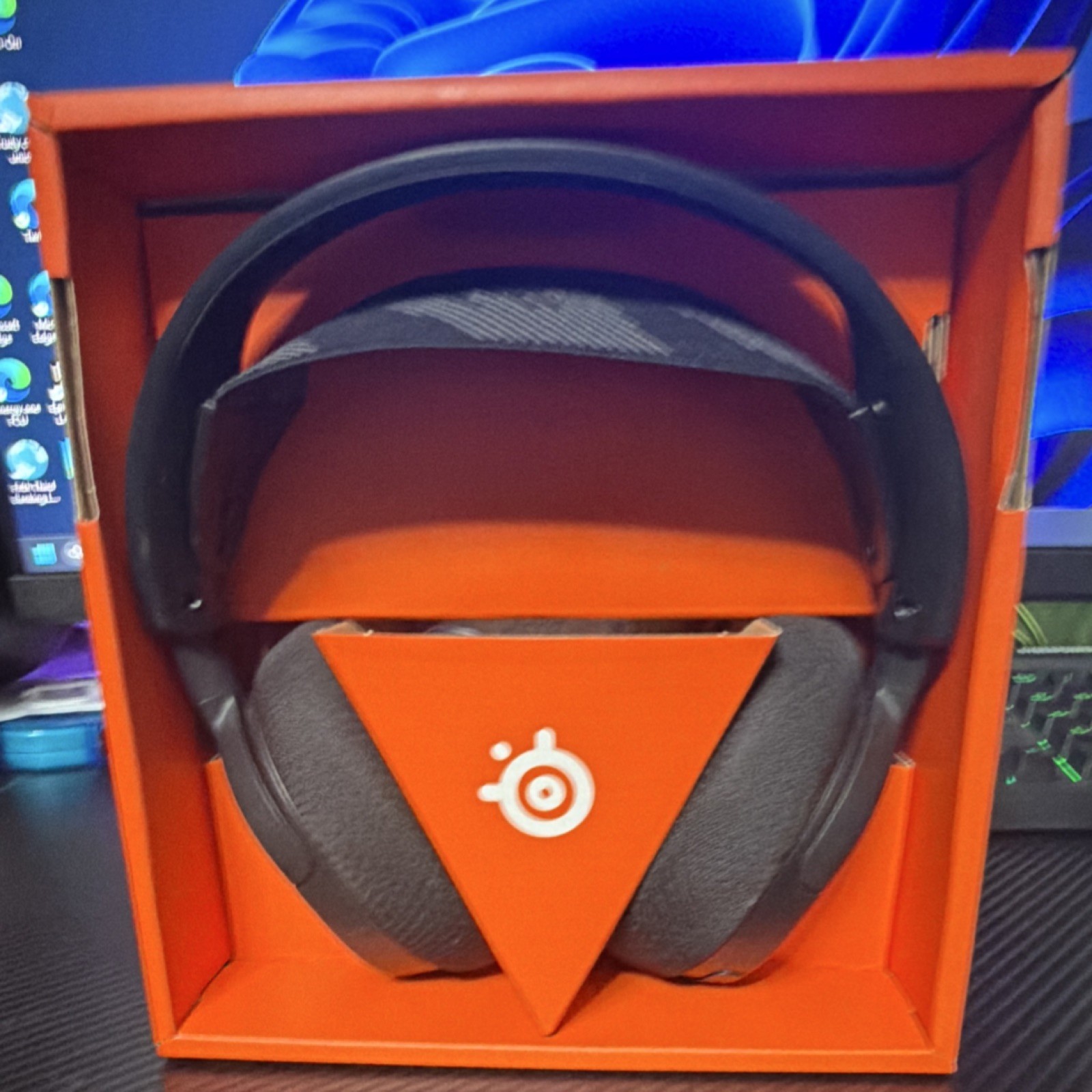 SteelSeries Arctis Nova 1 Black Wired Headset Retractable Mic Multi-Platform