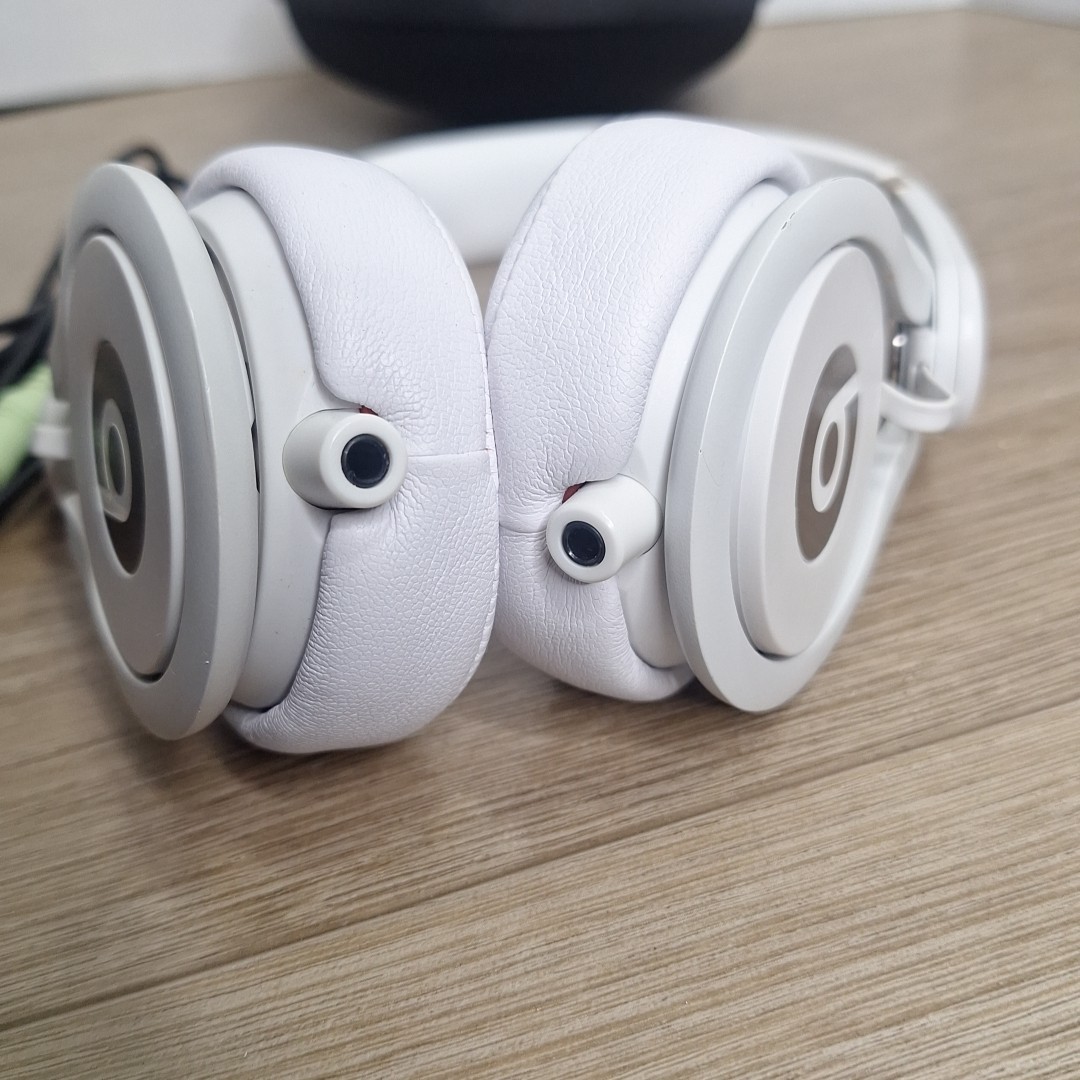 Beats Mixr Mixer Headphones White with audio cable and case