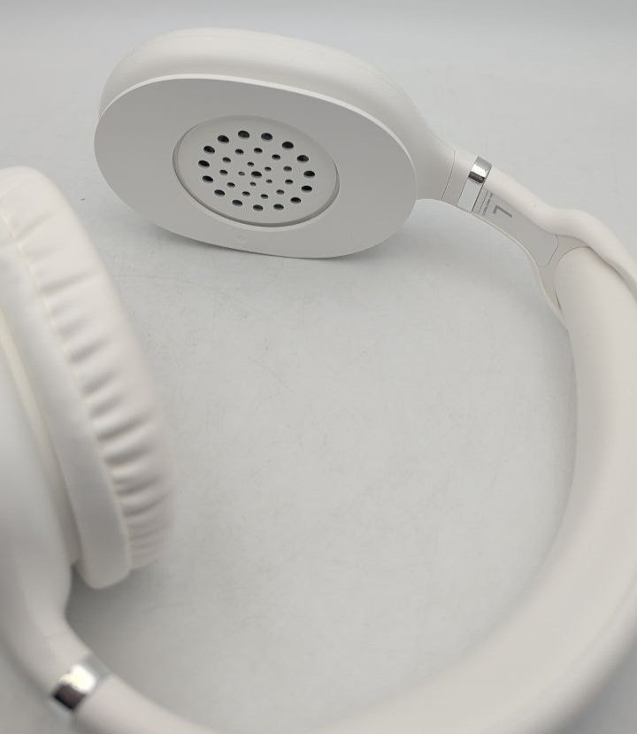 Tzumi Soundplay Wireless Over Ear Headphones HD Stereo Sound Foldable READ White
