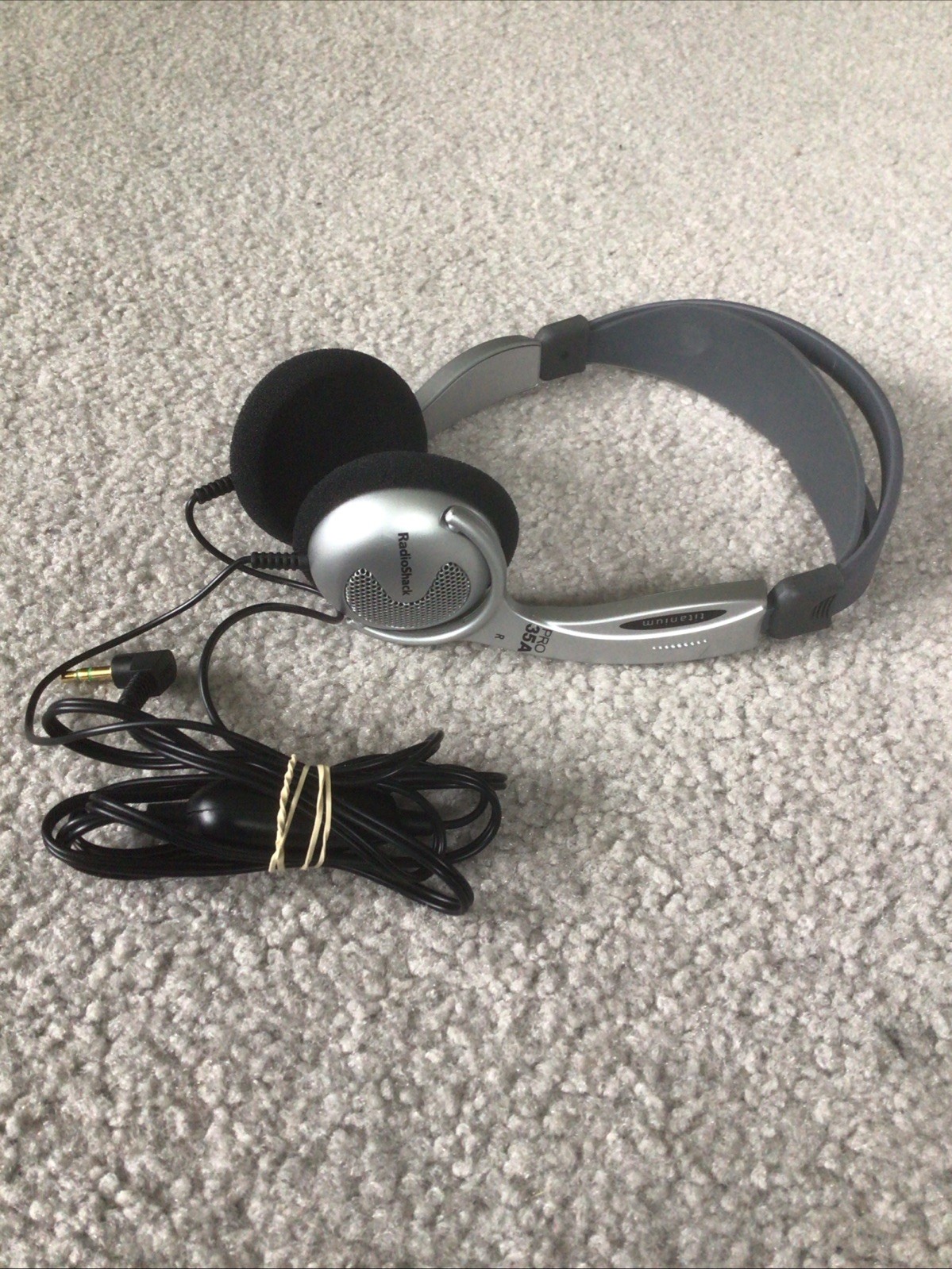 Radio Shack PRO 35A Titanium Diaphragm Black Gray Silver Stereo Headphones