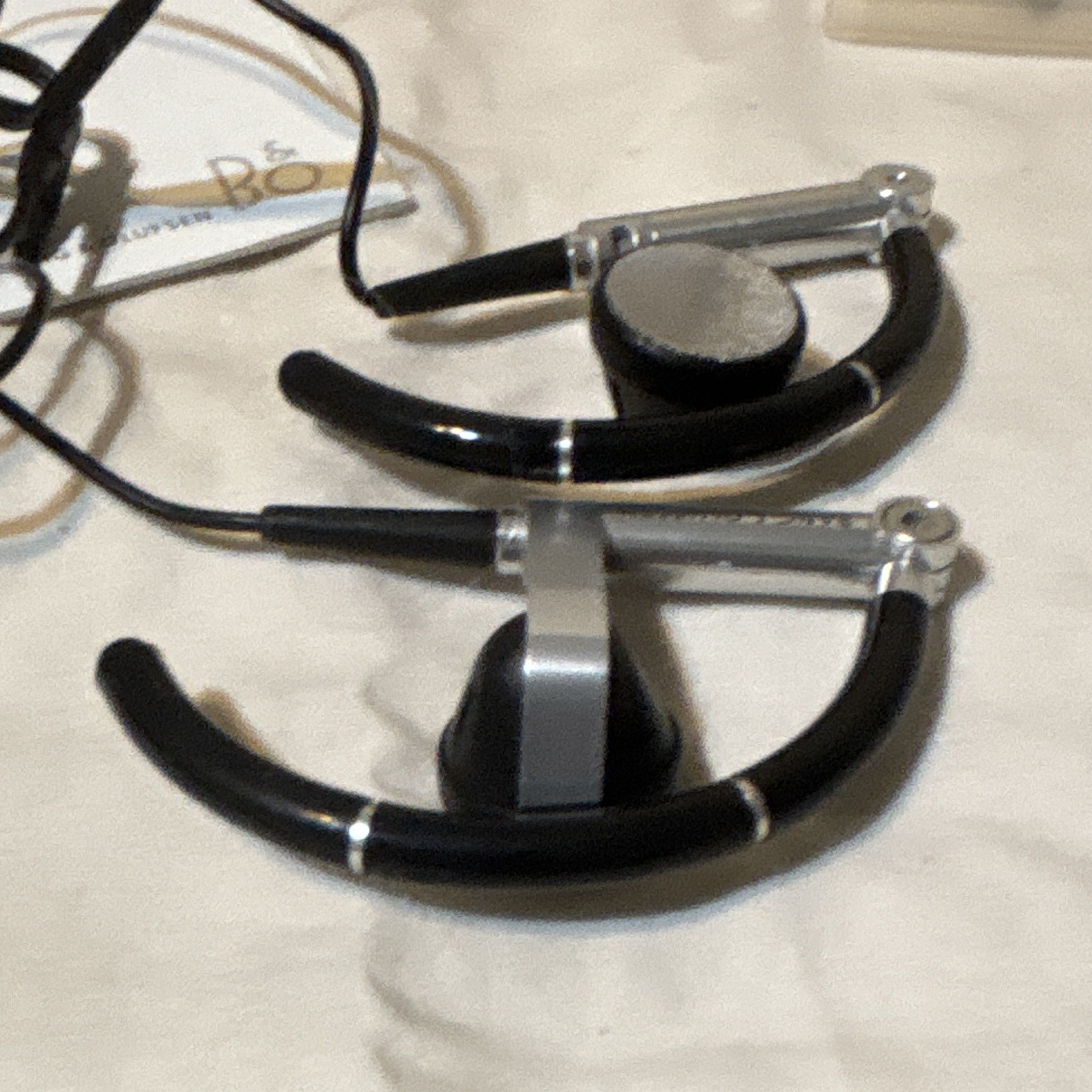 Bang & Olufsen B&O Earset Wired 3.5mm Ear-hook Earbuds Black/Silver Case