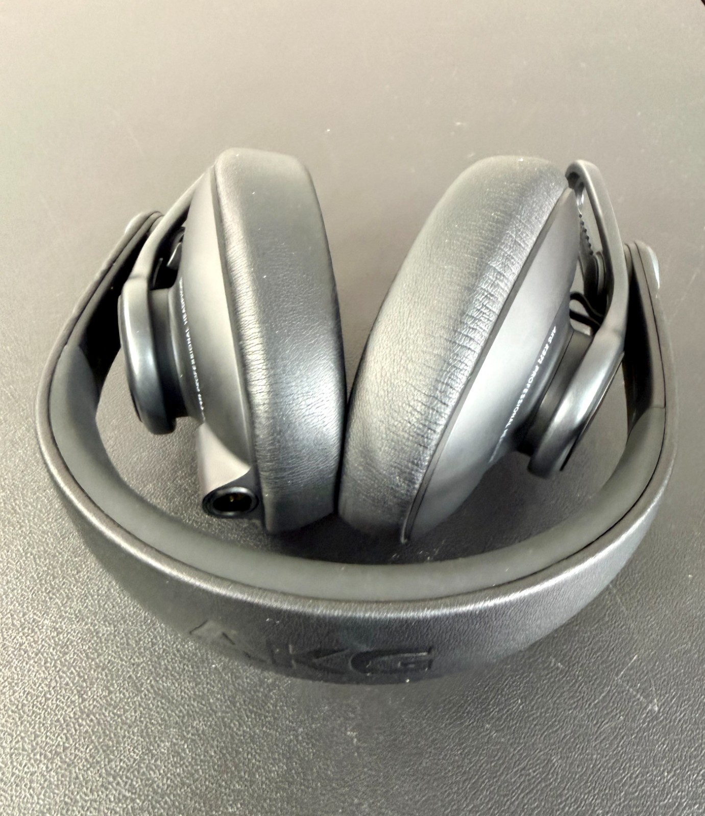 AKG K371 Over-Ear Oval Closed-Back Pro Studio Headphones 50MM Drivers / Swivel