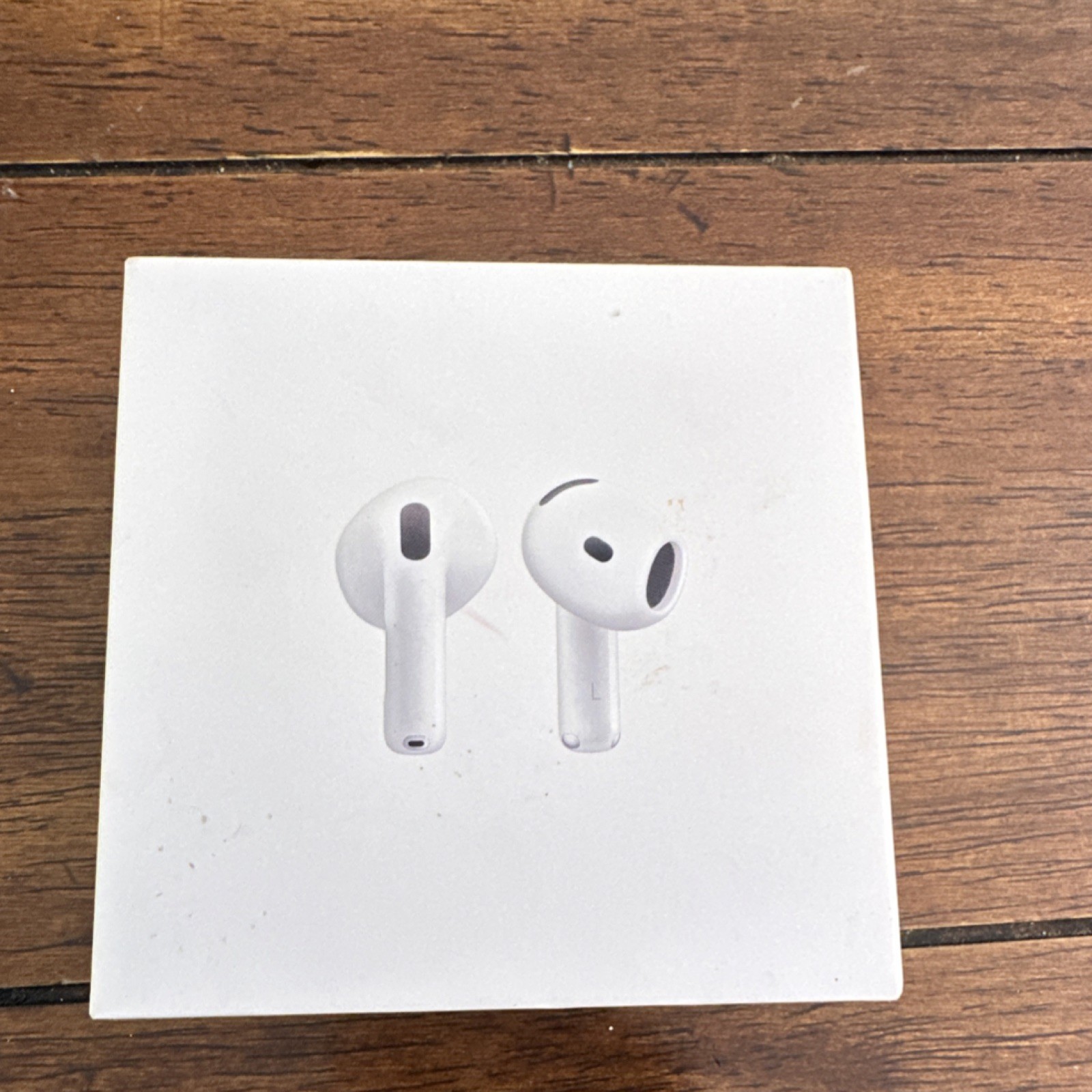 Apple AirPods 4 Bluetooth Wireless In-Ear Earbuds White Charging Case Used twice