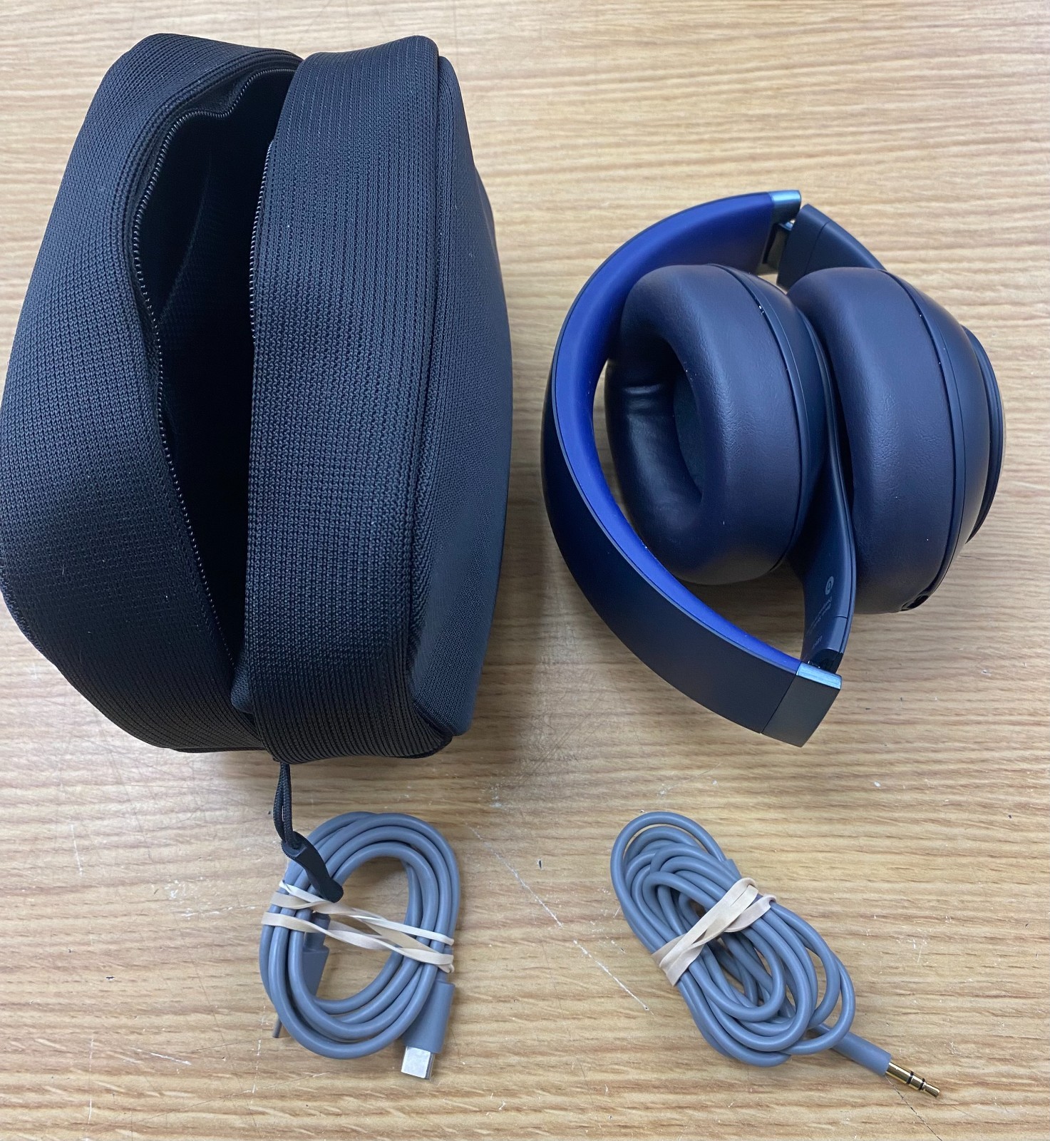 Beats Studio Pro Wireless Noise Cancelling Headphones Navy Blue w/ Case Cables