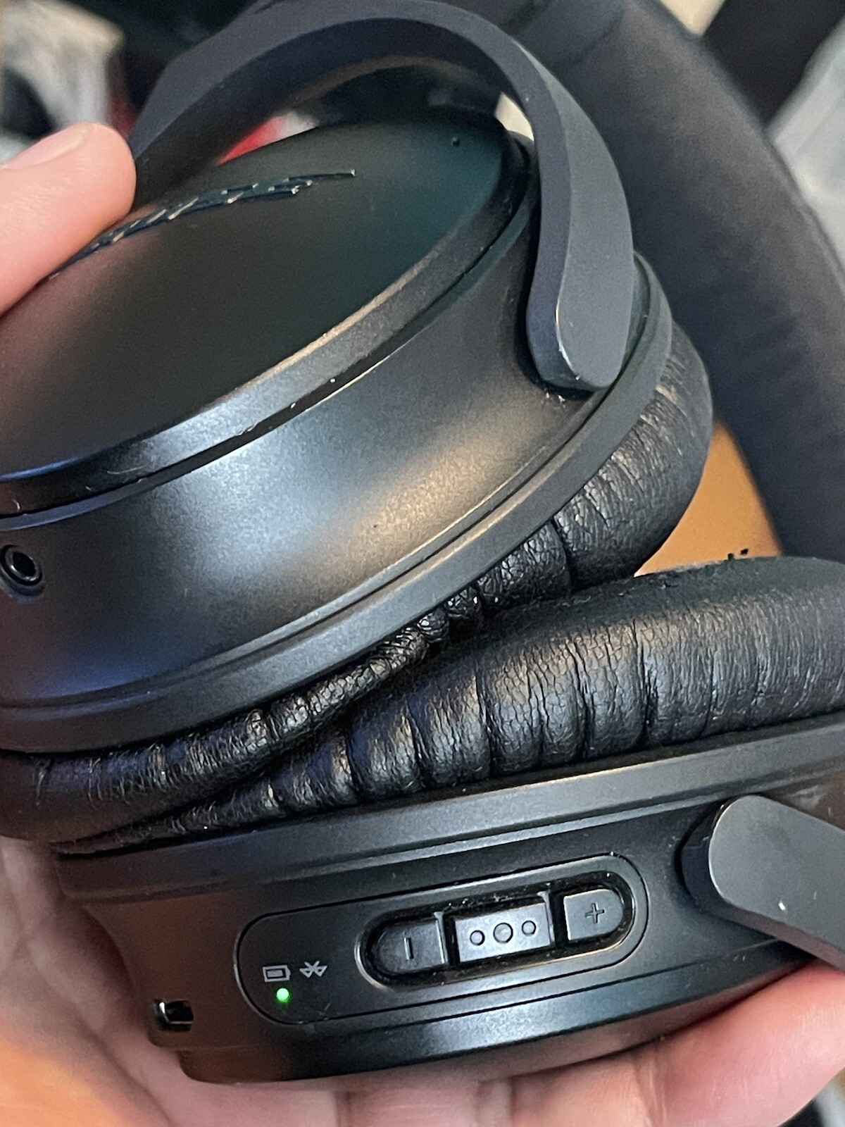 Bose QuietComfort 35 Over the Ear Wireless Headphones – Black Needs Ear Padding