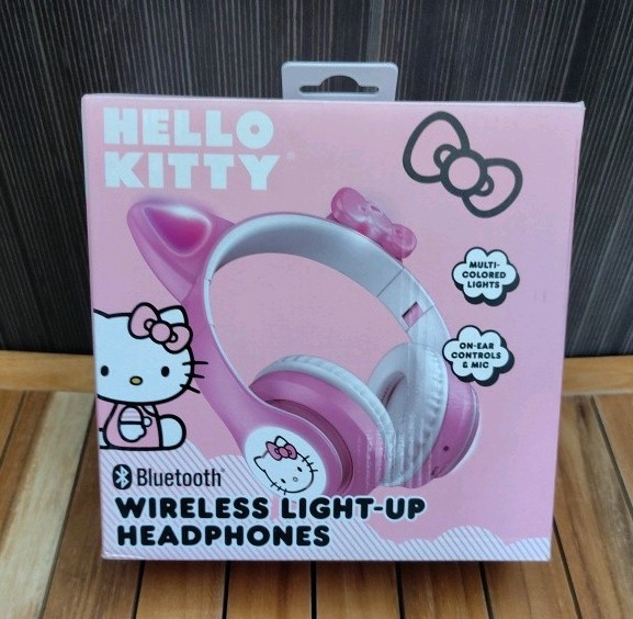Hello Kitty Wireless Light Up Headphones Bluetooth Pink White Sanrio NIB