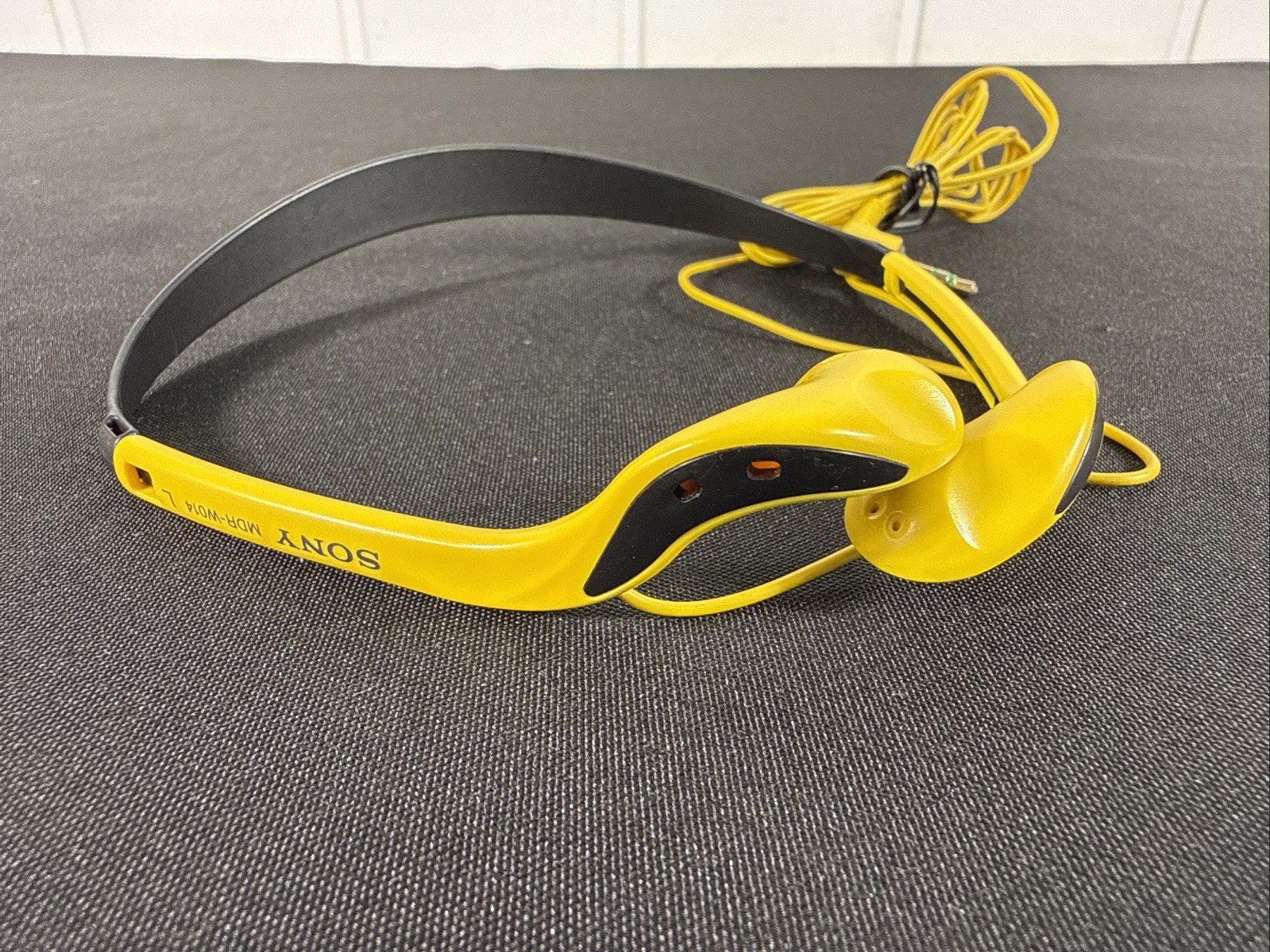 SONY MDR-W014 Yellow Sports Walkman Stereo Headphones 3.5mm Jack