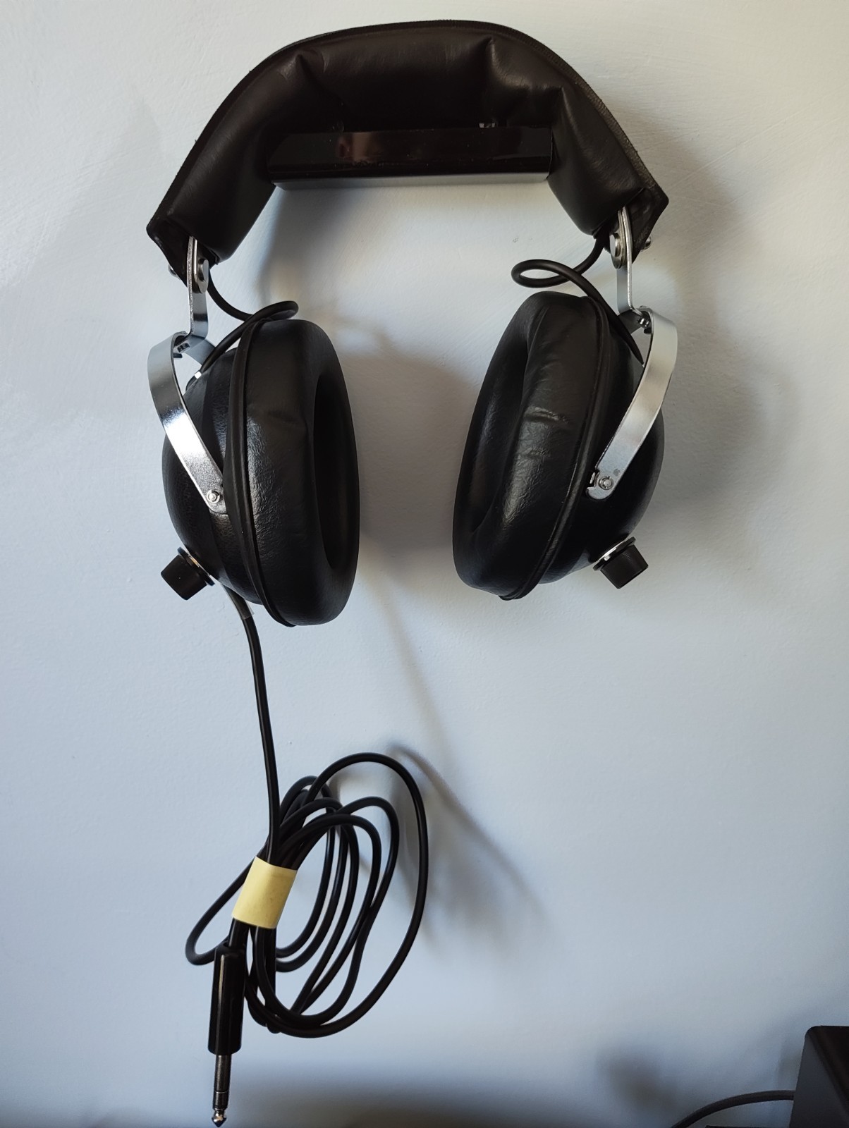 Sharp Stereo Headphone HP-300 – For Parts/Repair (see description) – With Box!