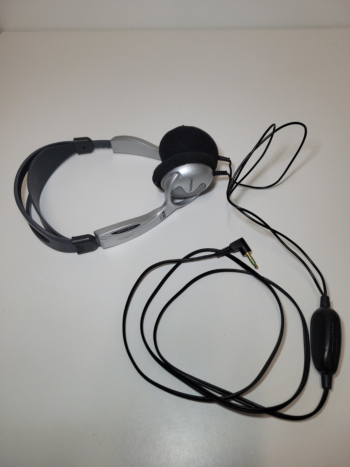 Radio Shack Pro 35A Titanium Stereo Headphones Black Gray Silver Tested EUC