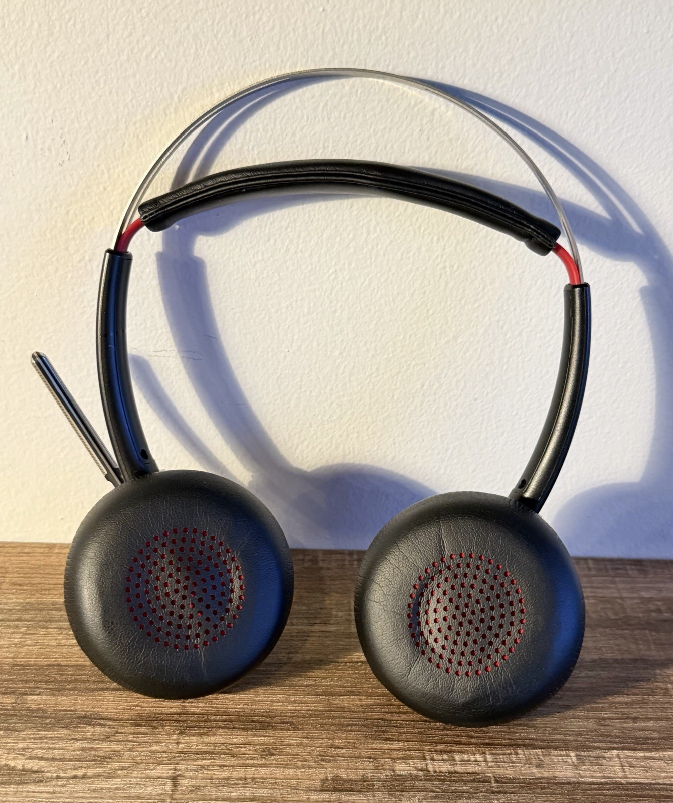Plantronics Voyager Focus UC With Charge Stand