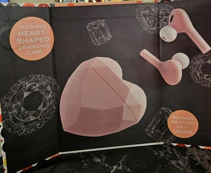 FAO Schwarz Music Love Pink, Wireless Earbuds w/Heart Shaped Charging Case NIB?