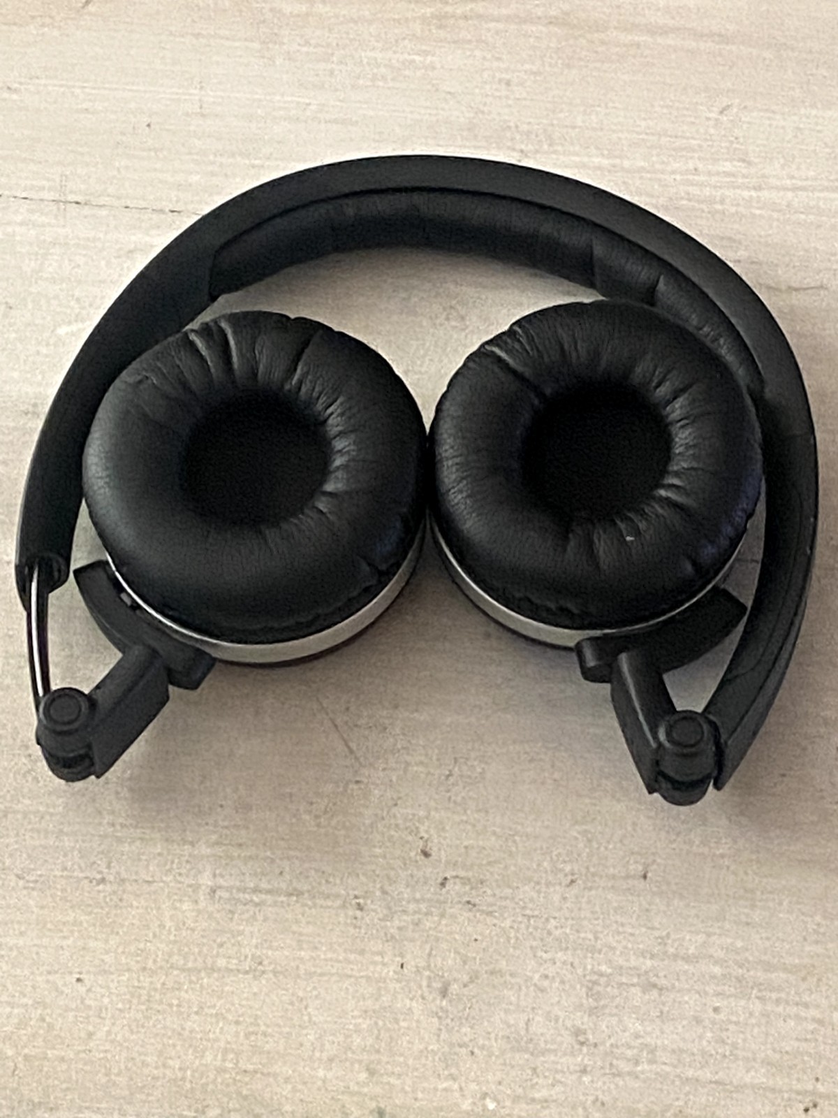 Genuine Audi Wireless Bluetooth Headphones Model P102 (B-2)