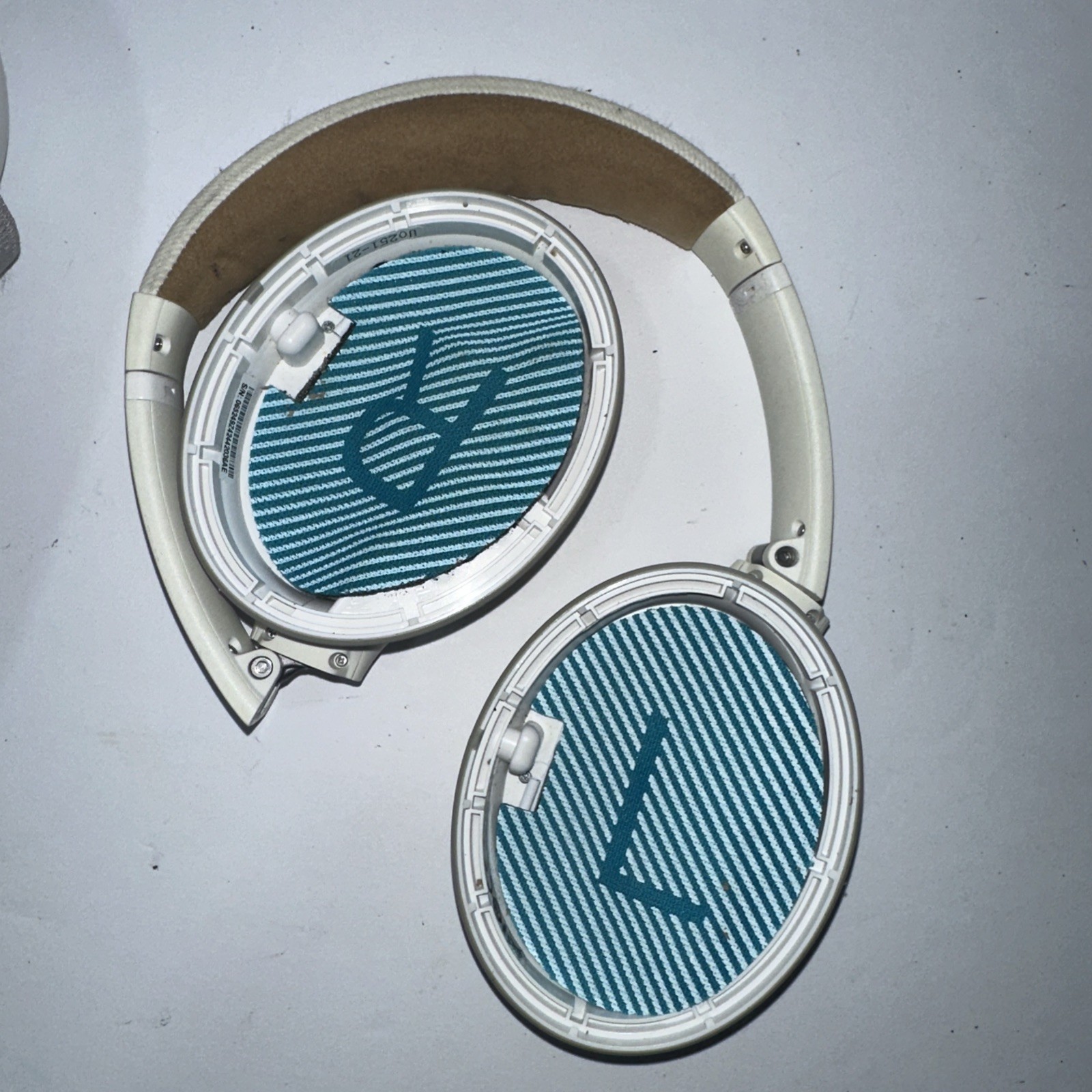 Bose QuietComfort QC25 White Noise Cancelling Tested Working (Needs pads)