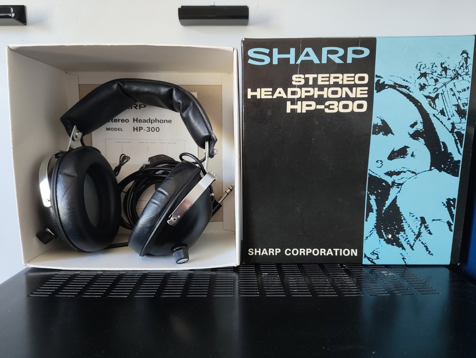 Sharp Stereo Headphone HP-300 – For Parts/Repair (see description) – With Box!