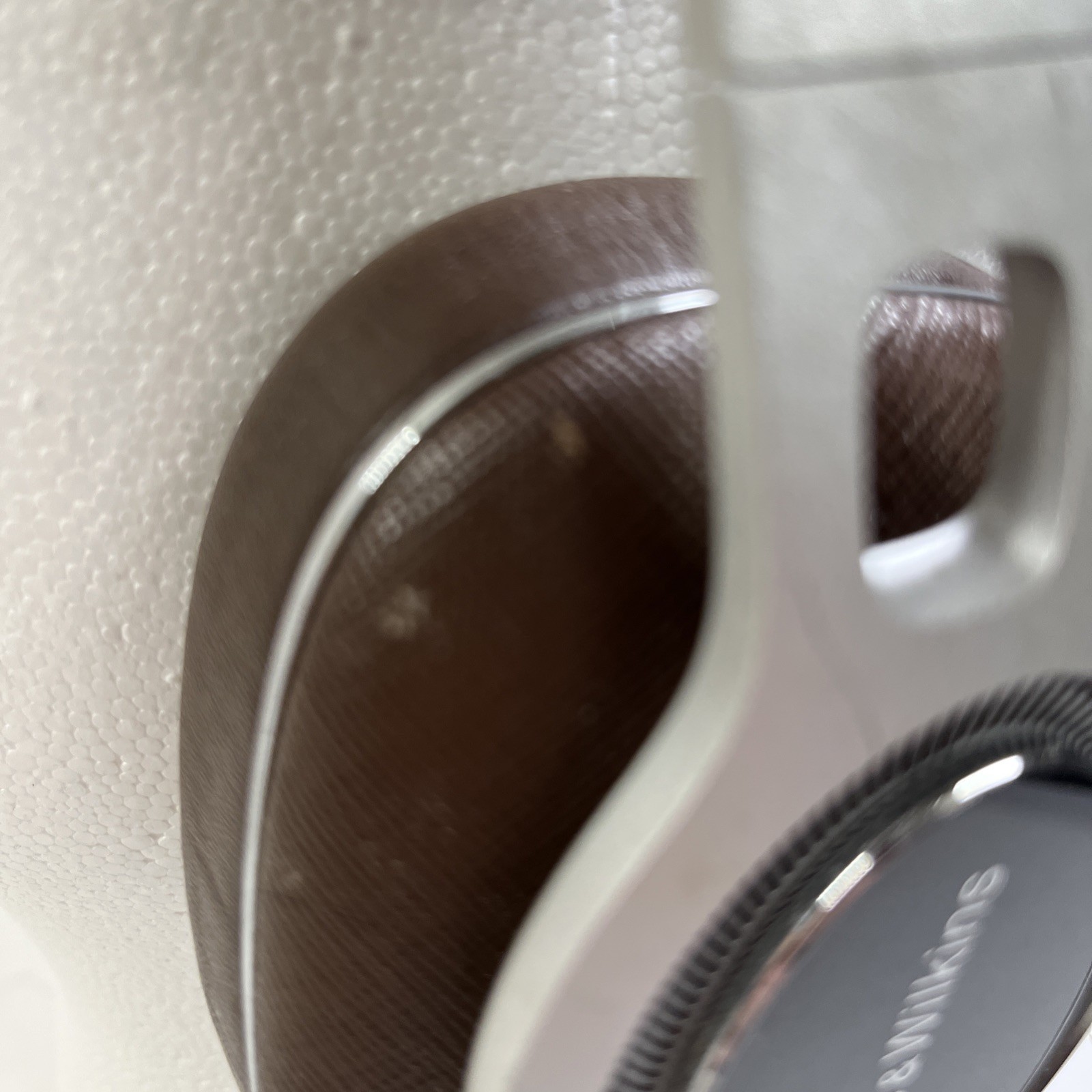 Bowers & Wilkins P9 Signature Headphones Brown – No Case – No Box