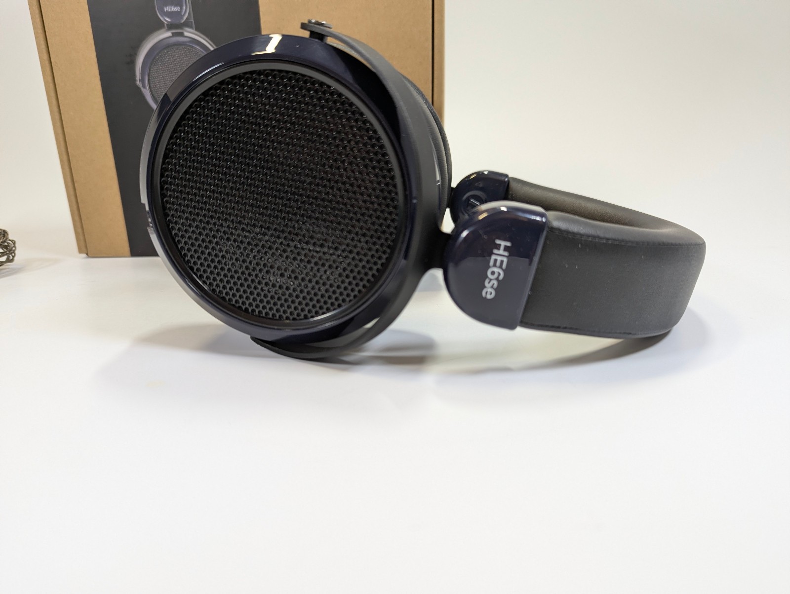 Hifiman HE-6 SE V2 Open Back Headphones – Balanced 6ft XLR Cable – Mint – Clean