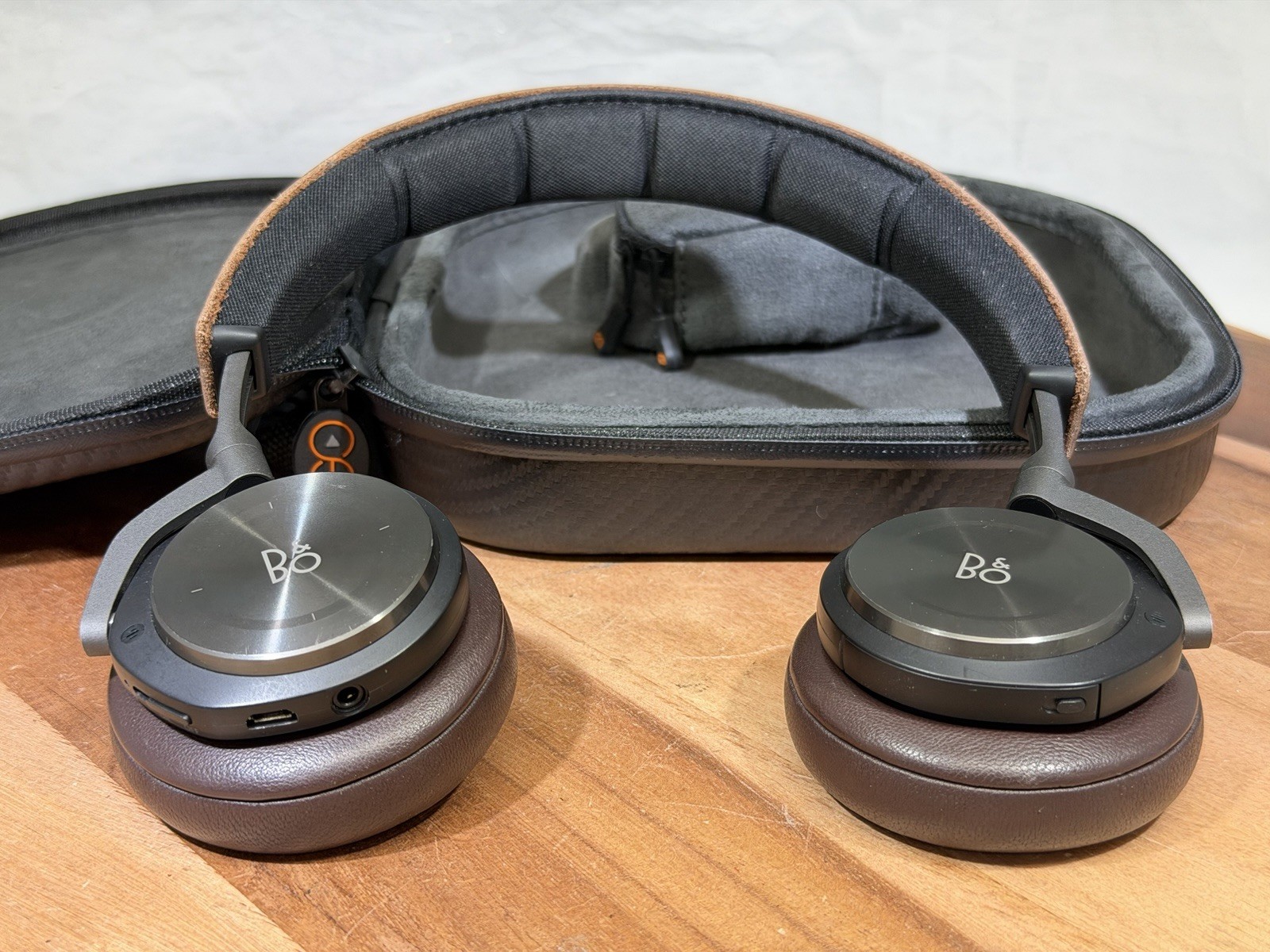 The Bang & Olufsen BeoPlay H8 Wireless Bluetooth On Ear Headphones,Dark Brown