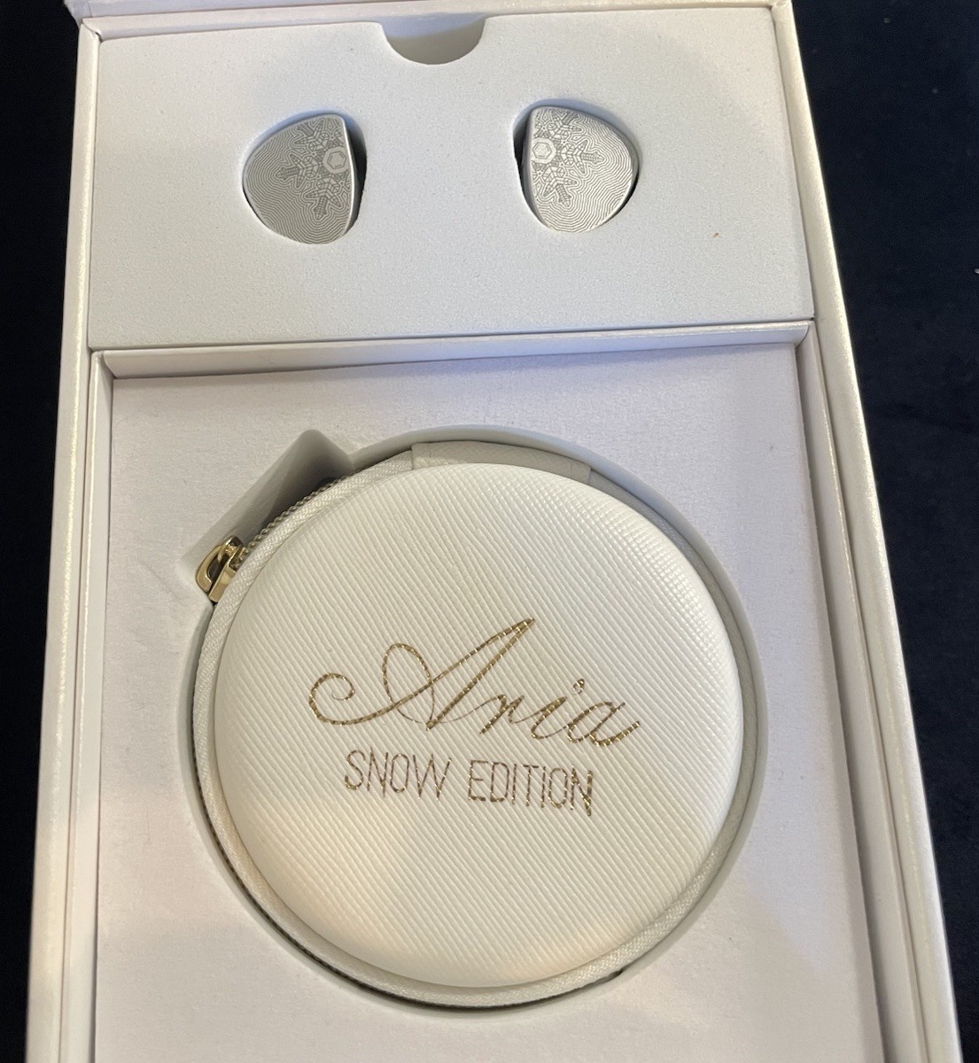 Moondrop Aria Snow Edition White Anime Earbuds w/ Case New In Damaged Box