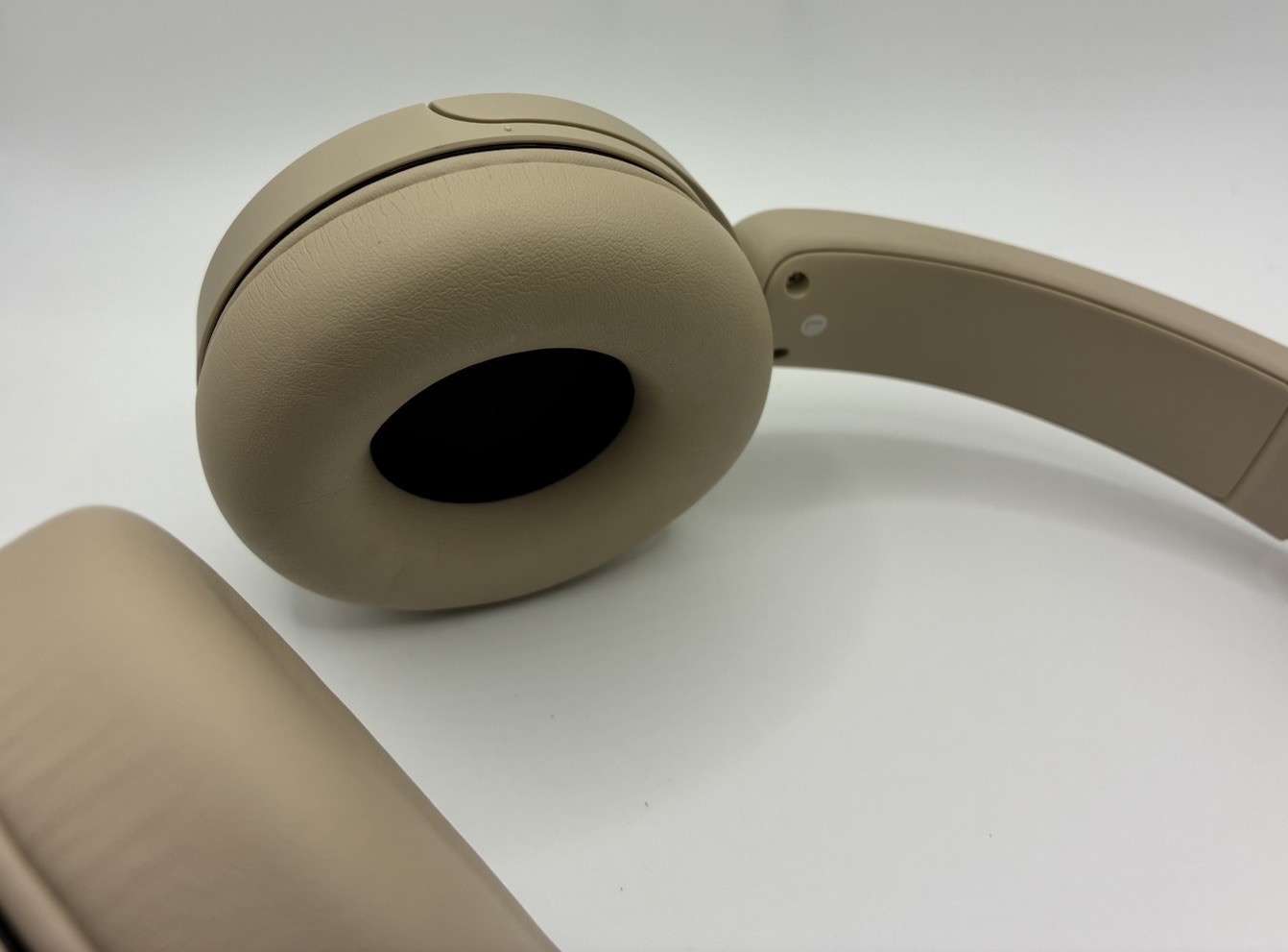 Sony WH-CH520 Over Ear Wireless Bluetooth Headphones WHCH520 – BEIGE
