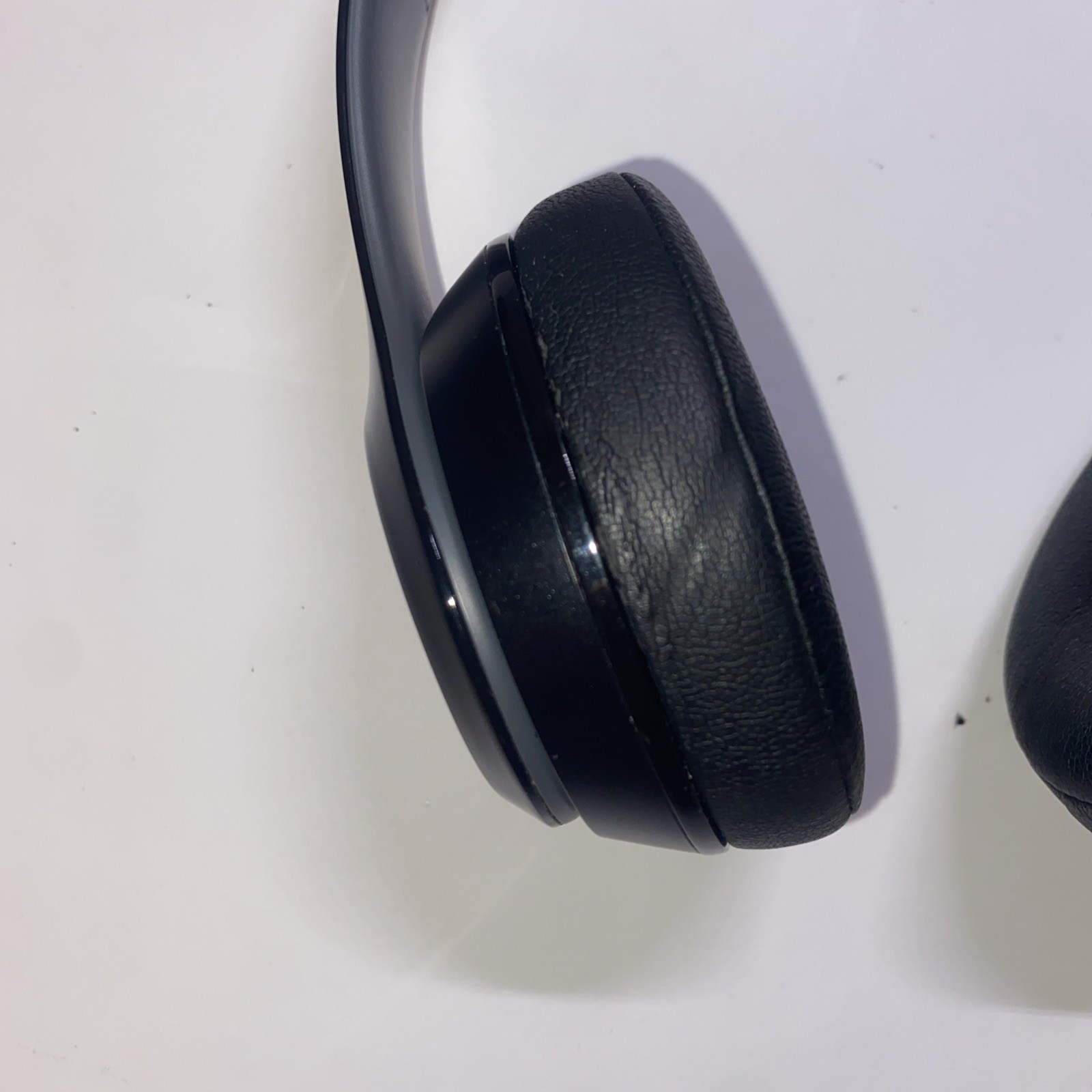 Beats by Dr.Dre Solo 2 Wireless On-Ear Headphones Black And Red