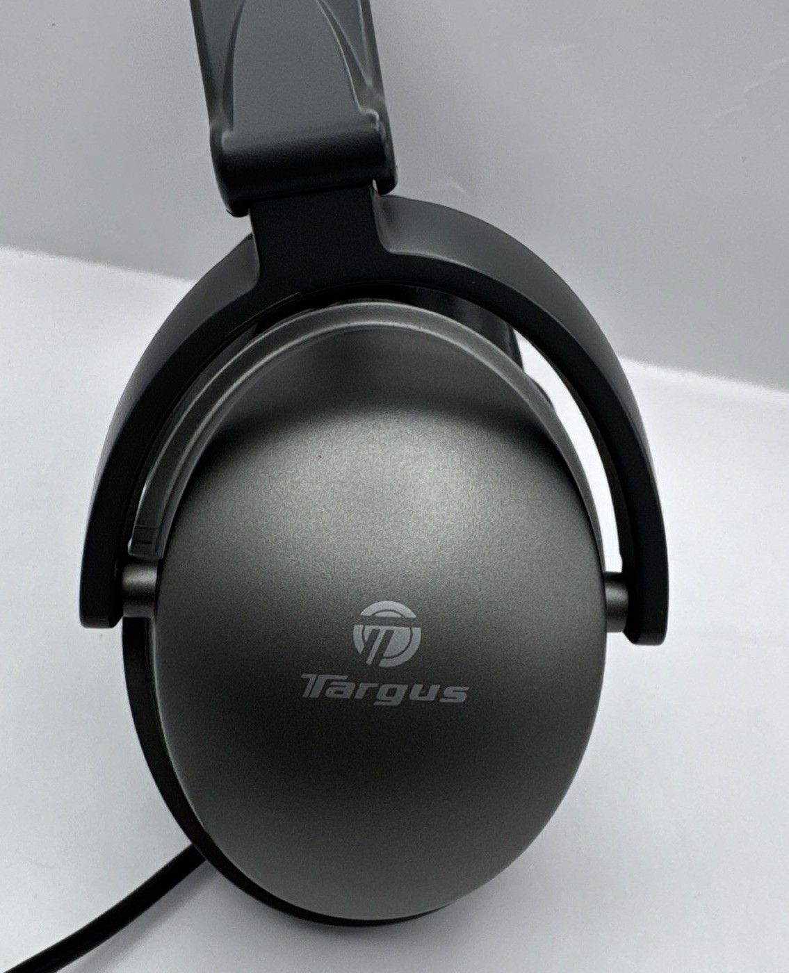 TARGUS Noise Cancellation Foldable Headphones 3.5mm Jack Case Airline Adapter