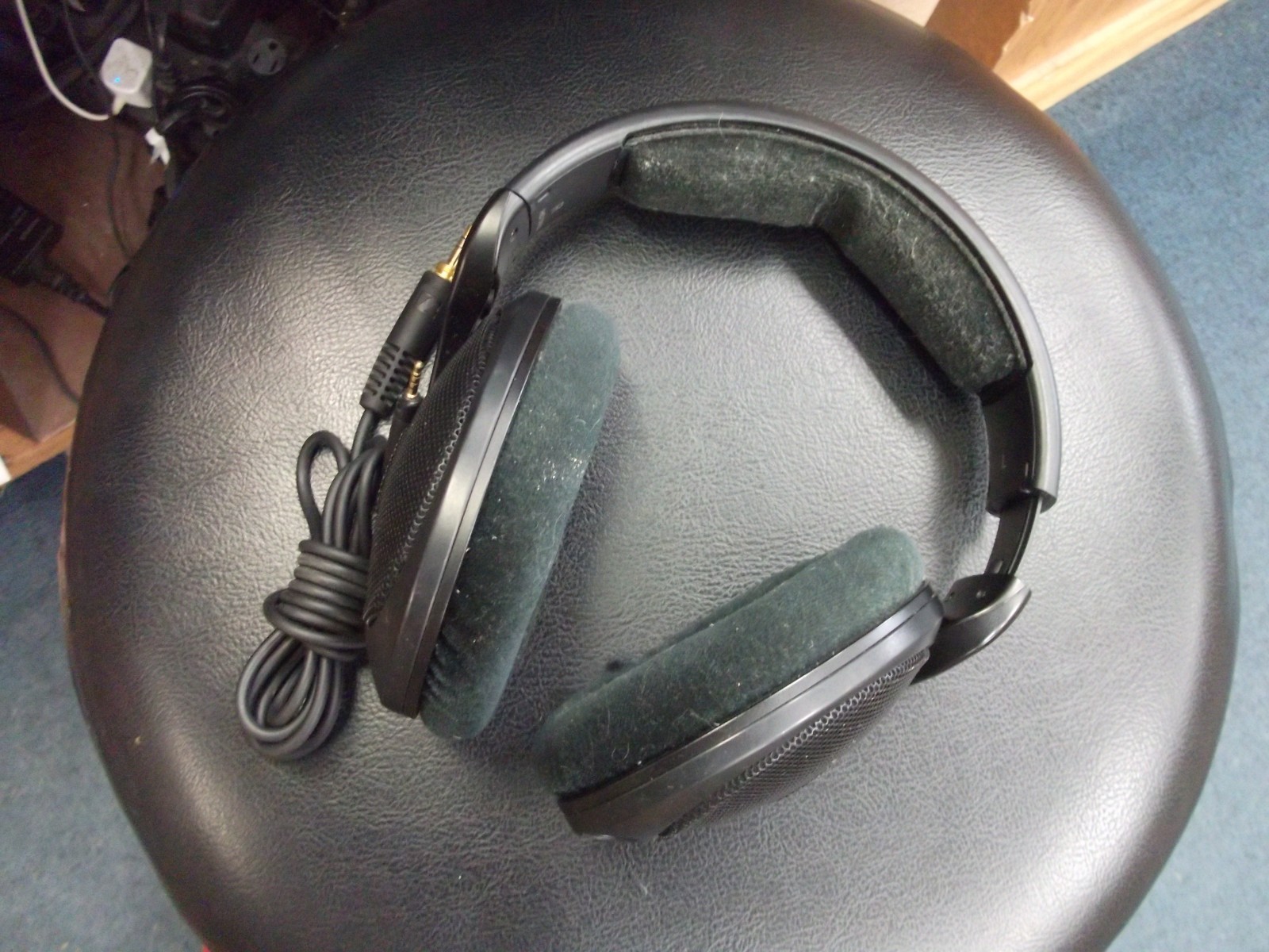 SENNHEISER HD 560S WIRED OVER-THE-EAR AUDIOPHILE HEADPHONES | BLACK