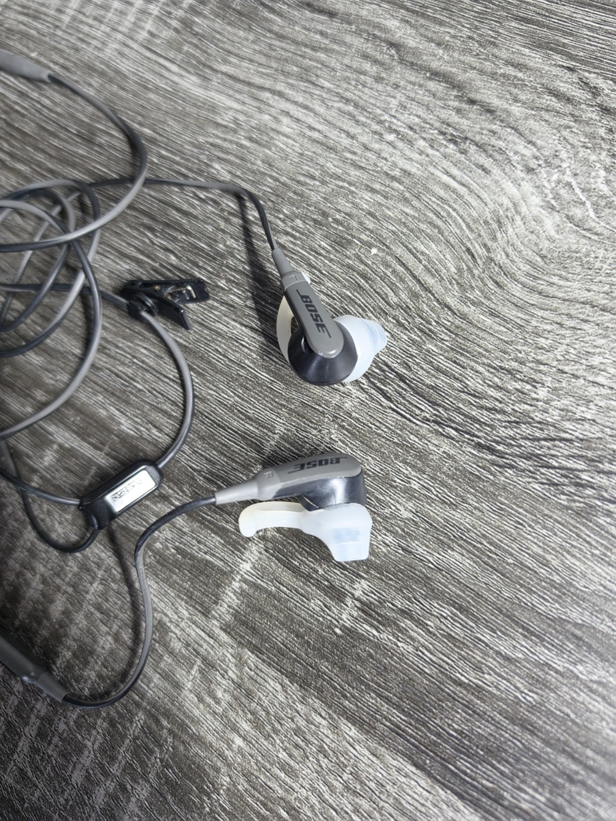 Bose SoundSport Wired 3.5mm Jack Earbuds In-ear Headphones Charcoal Blk Earbuds