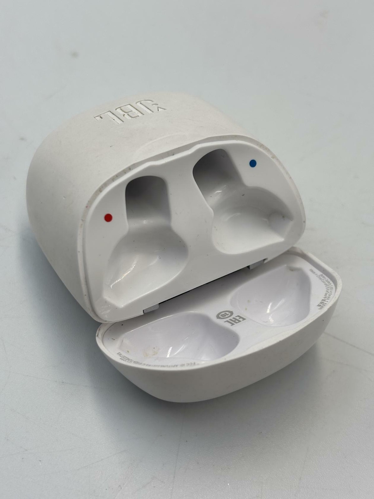 JBL Tune 225TWS Wireless Headphones – White (JBLT225TWSWHTAM) (READ)