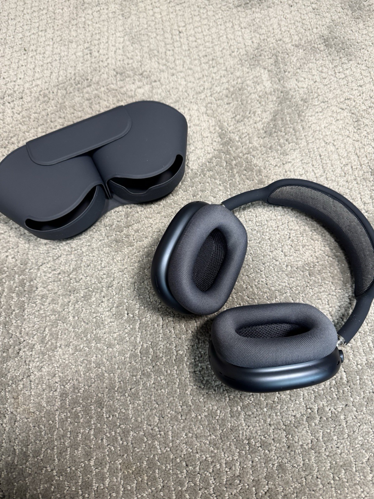 Apple AirPods Max Bluetooth Noise Canceling Over-ear Midnight color