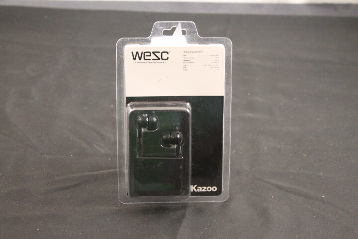 WESC “KAZOO” IN EAR HEADPHONE COLOR BLACK NEW IN BOX