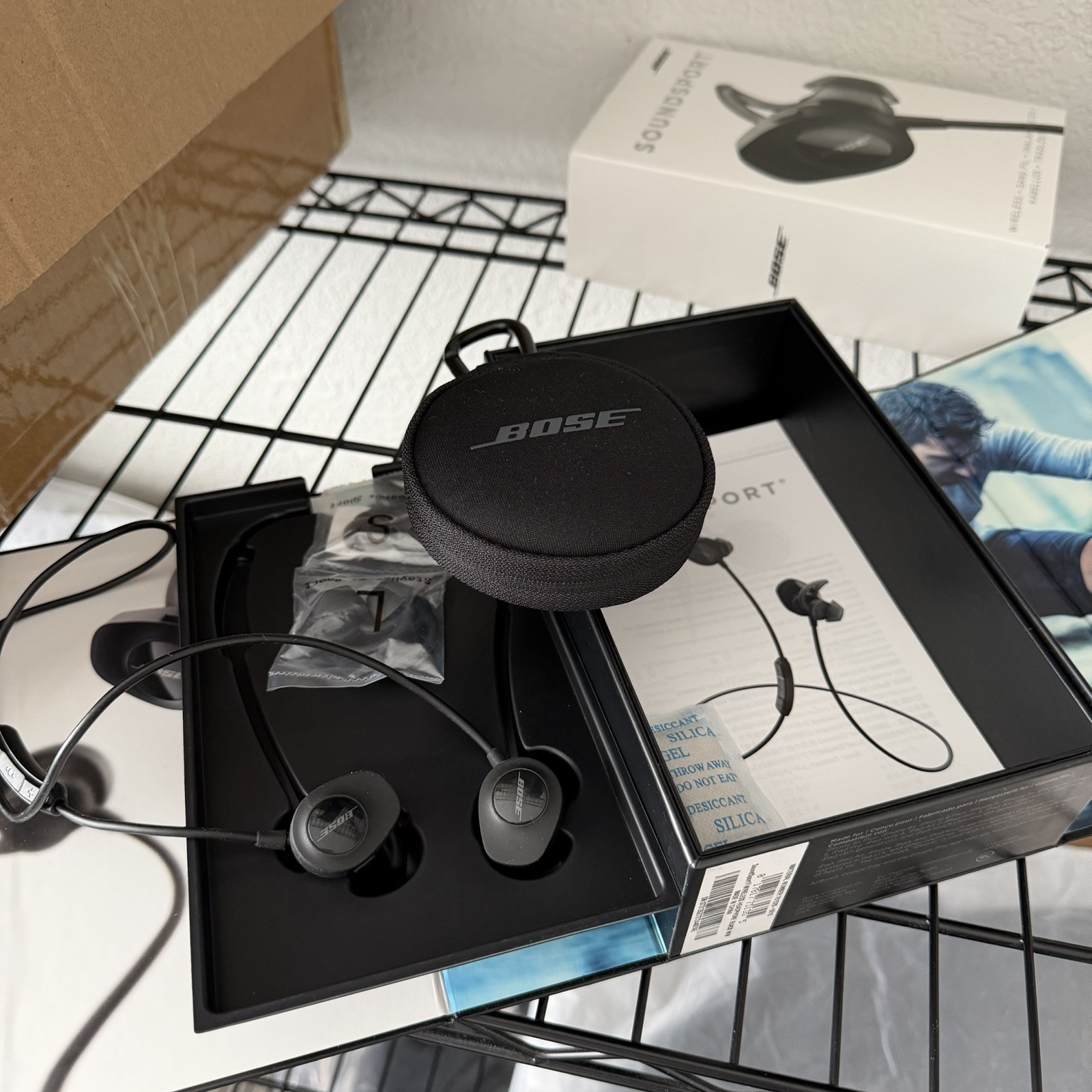 Bose Soundsport In-Ear Wireless Headphones – Black- Open Box