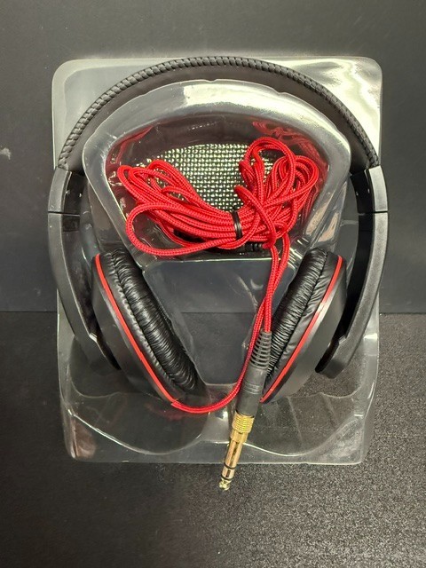 DJ HEADPHONES BY AUDIOBAHN