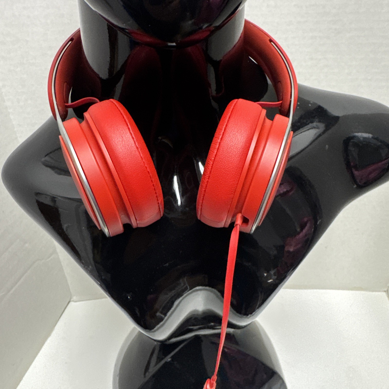 Beats by Dre Foam On Ear Wired Red Headphones Silver Metal Sides Unisex Powerful