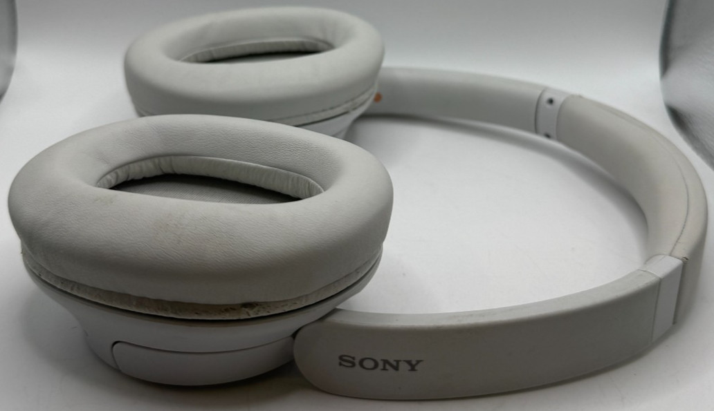 Sony Noise Canceling Wireless Headphones Model YY2966 WH-CH720N