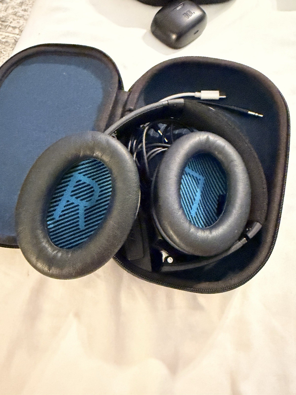 Bose QuietComfort 25 Over-Ear Headphones Black Double Wired 3.5mm w/ Case