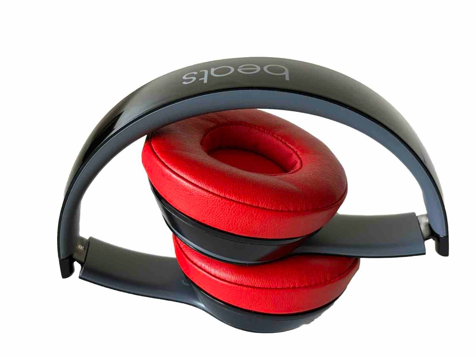 BEATS SOLO2 EARPHONES BLACK AND RED- Excellent Condition slightly Used