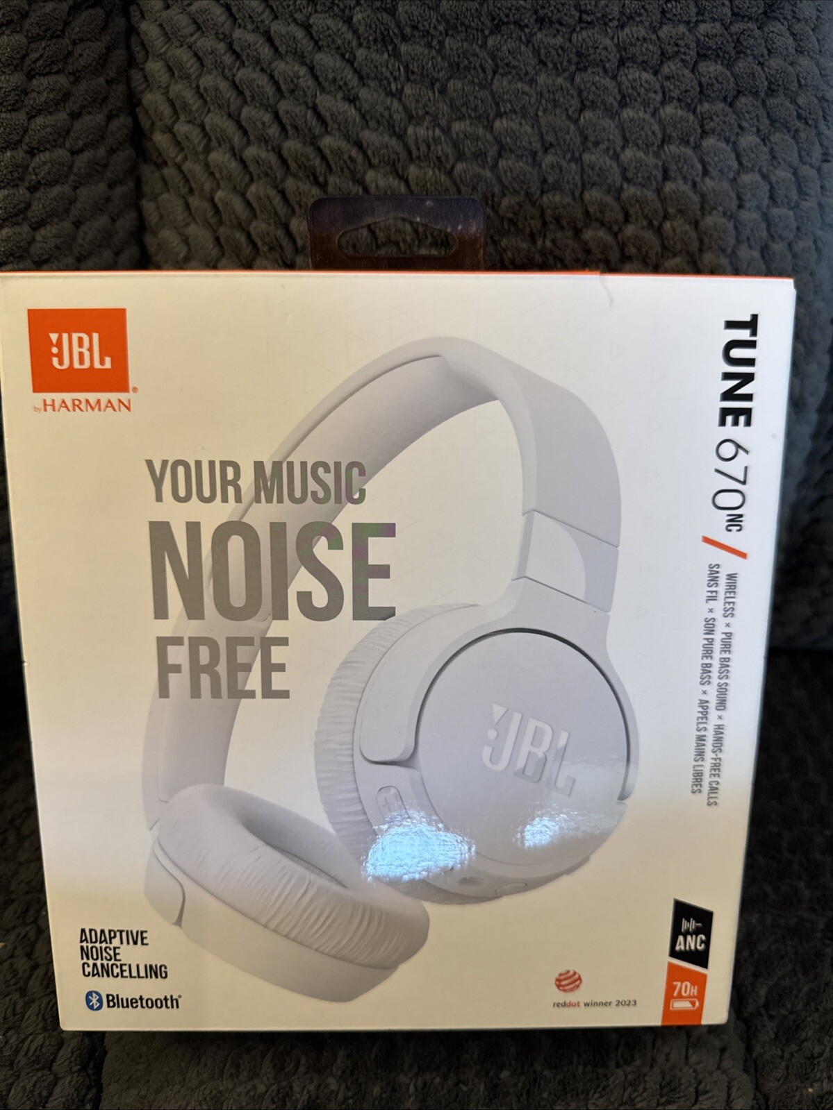 JBL Tune 670NC Wireless headphones (A15) New Damaged Box