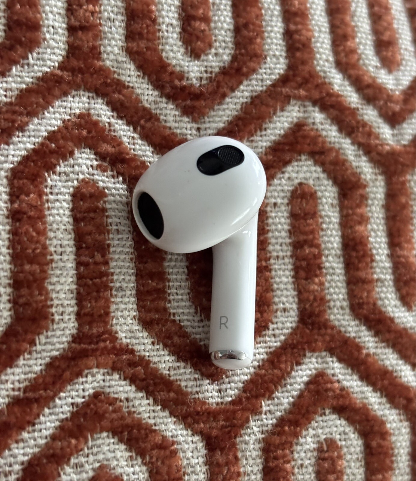 Apple AirPods 3rd Generation – MagSafe Charger- White –
