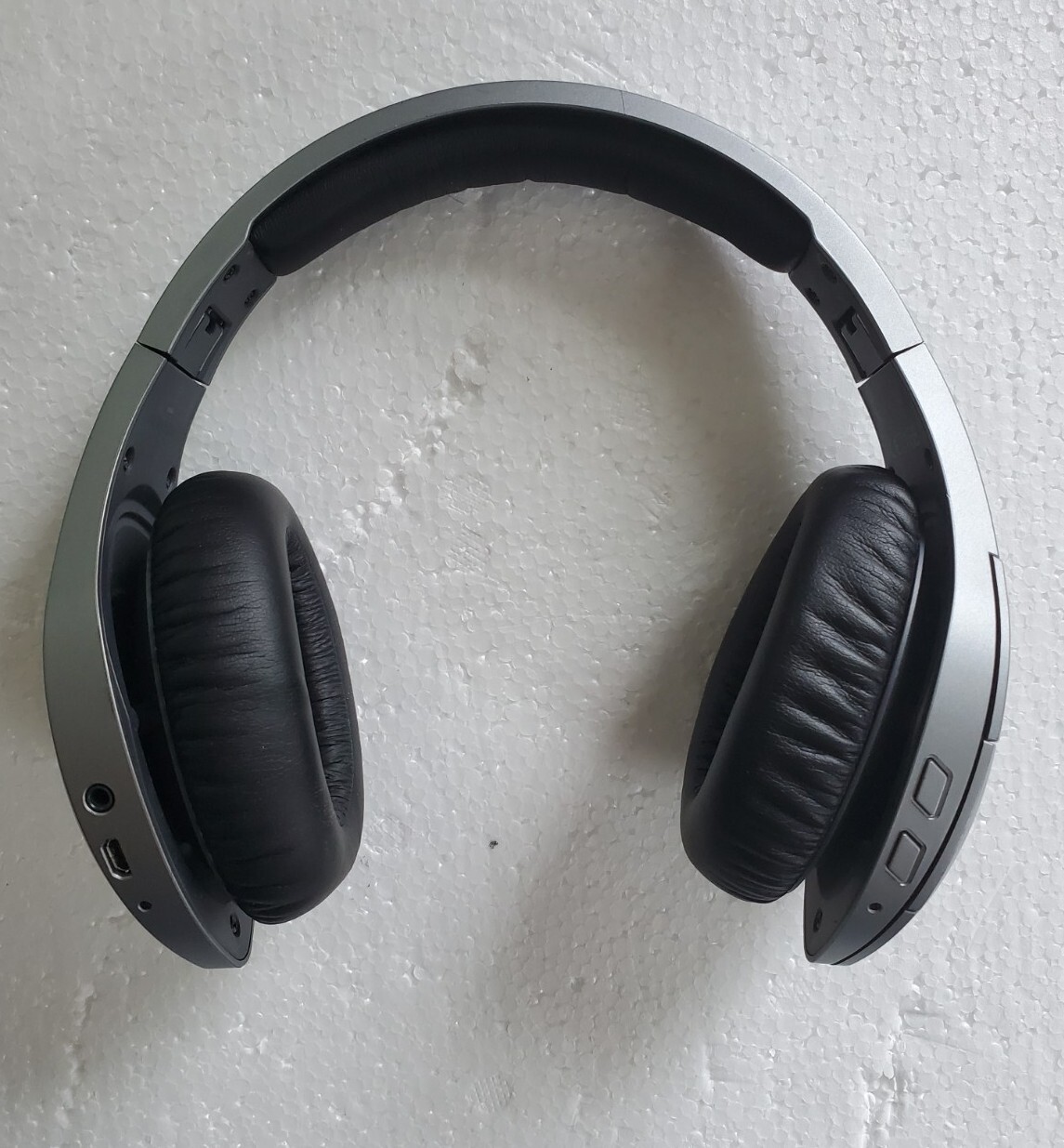 Velodyne vBold Over-Ear Wireless Bluetooth Headphones – Satin Silver