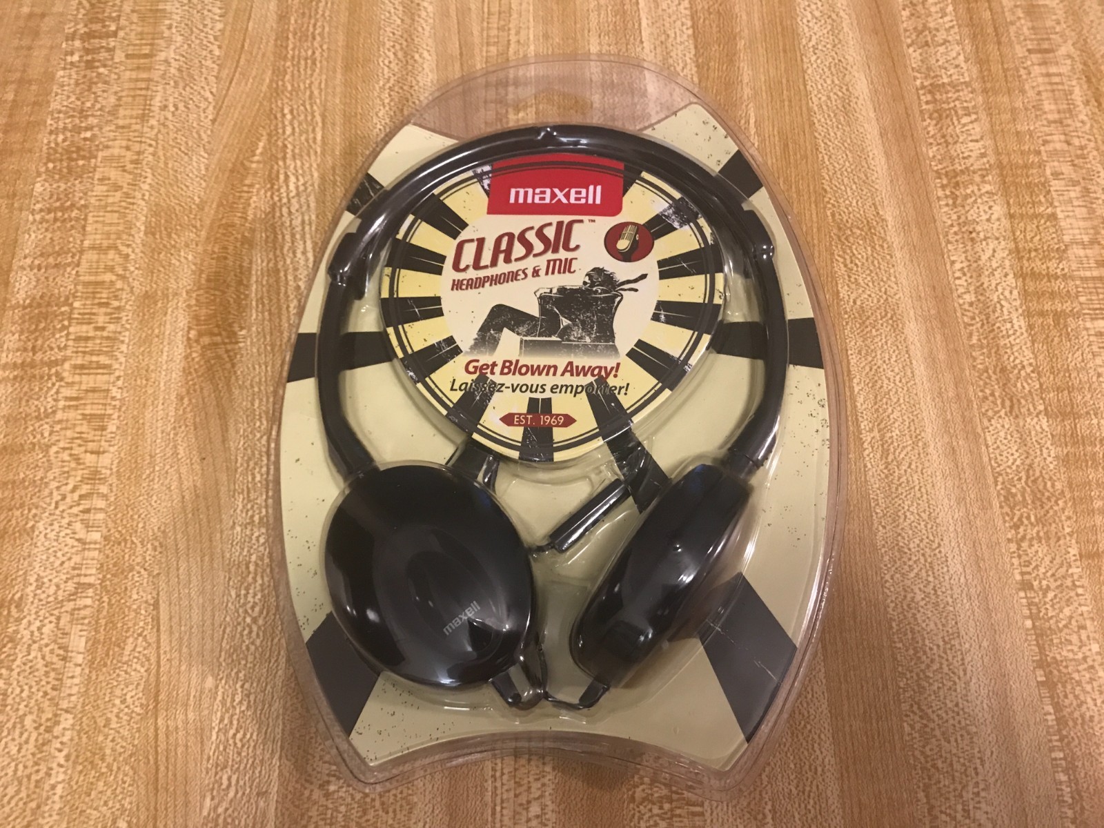 Maxell Classic Wired Headphones and Mic – Vintage (sealed, brand new)