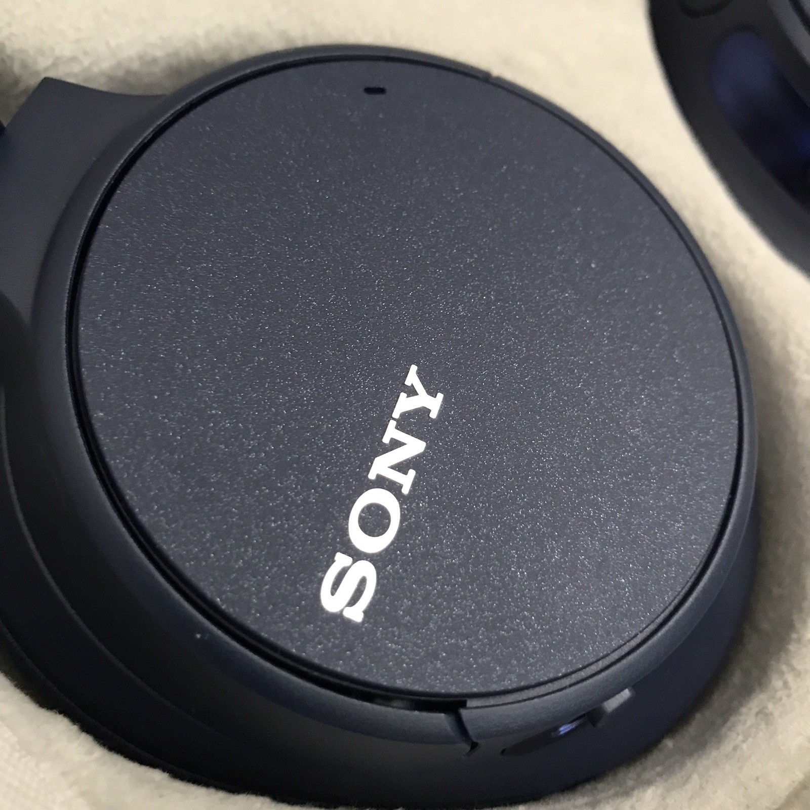 SONY WH-CH700N Wireless Noise Canceling Bluetooth Headphones Blue with Case