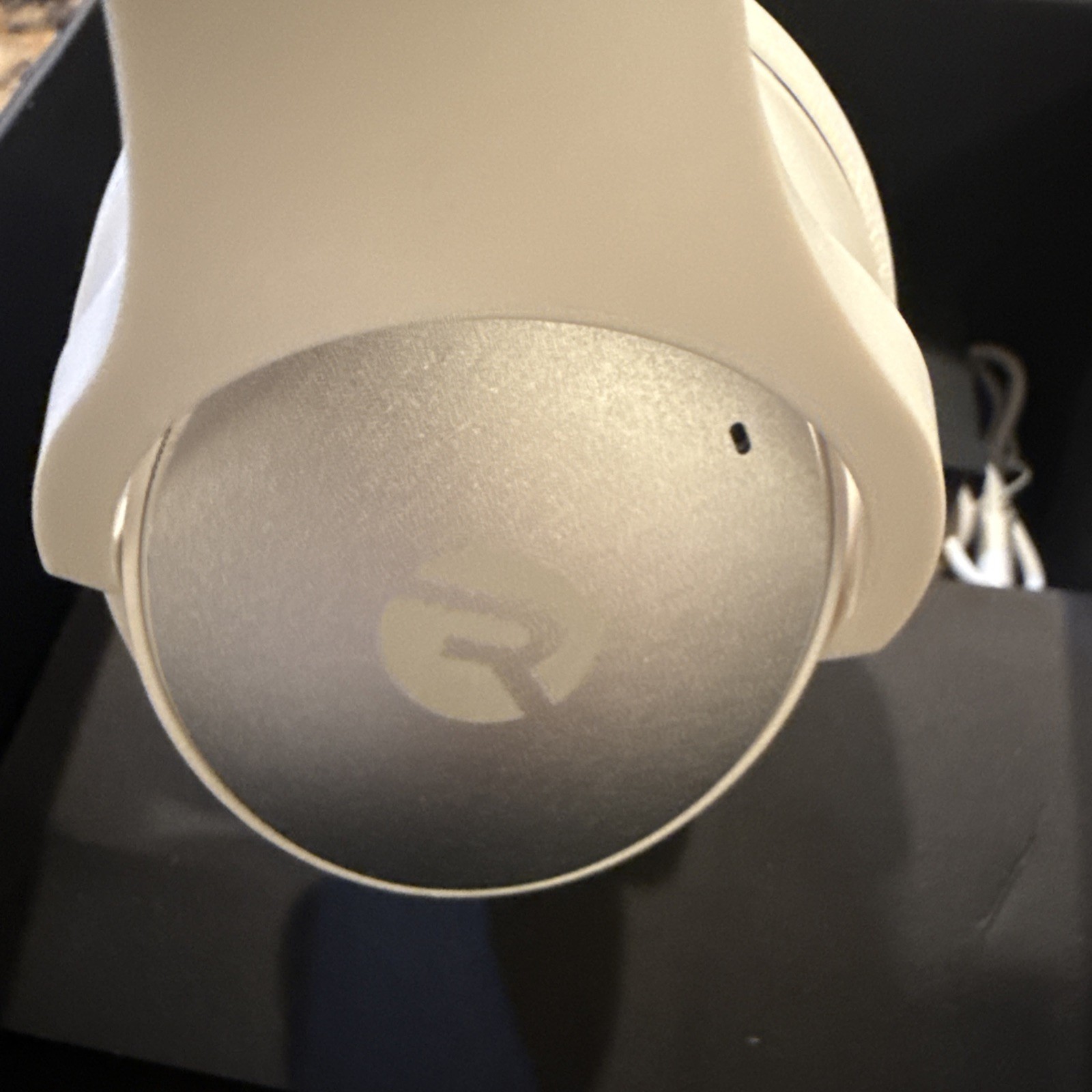 Raycon Everyday Bluetooth Headphones Over The Ear Active Noise Cancelling White
