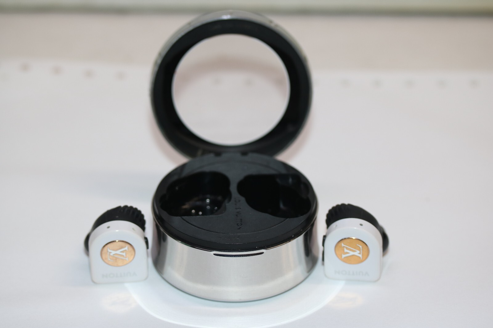 Louis Vuitton QAB120 Horizon Wireless Earphones White Gold Monogram Bluetooth