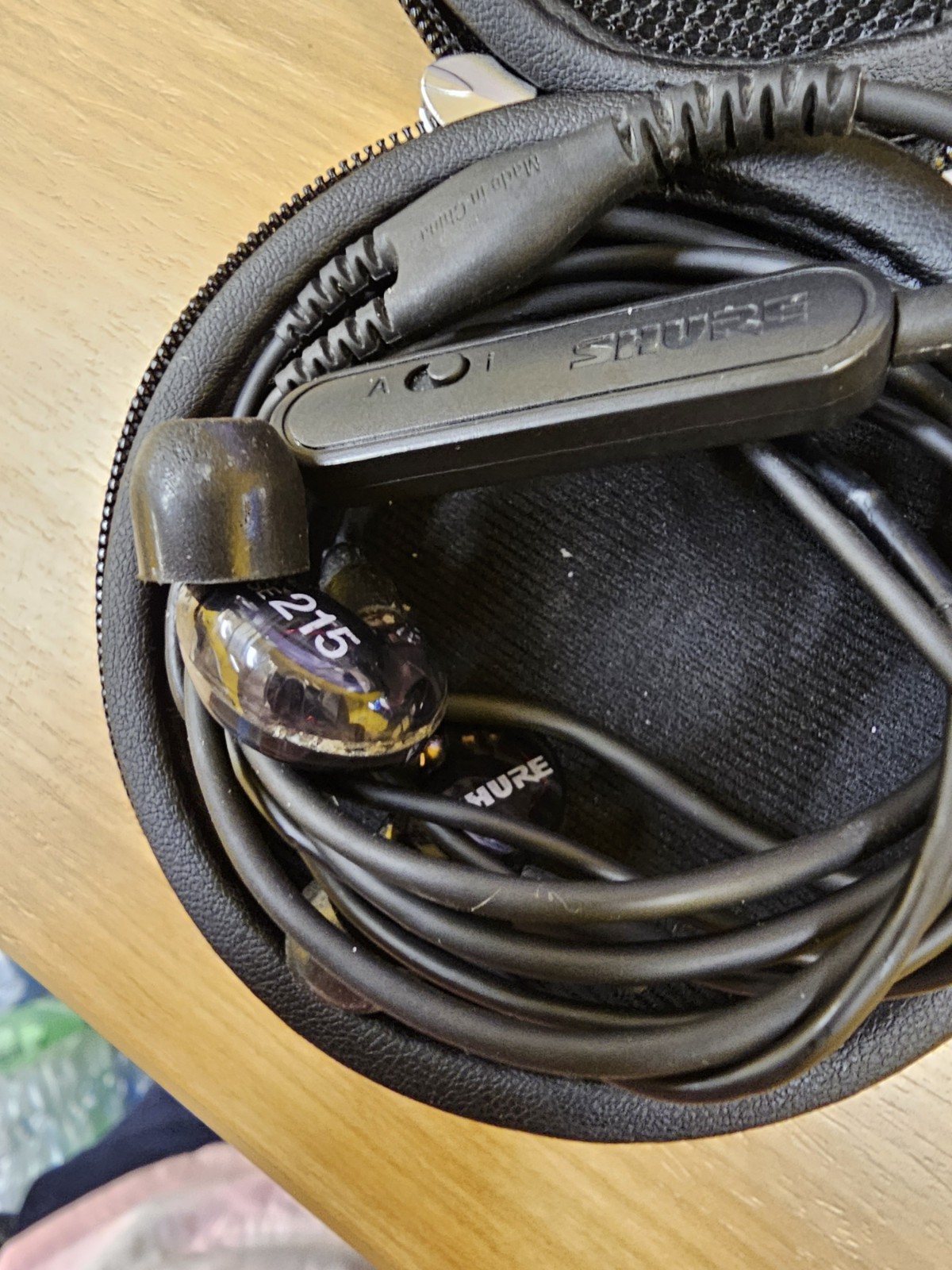 Shure AONIC SE-215 Wired Sound Isolating Earbuds Black