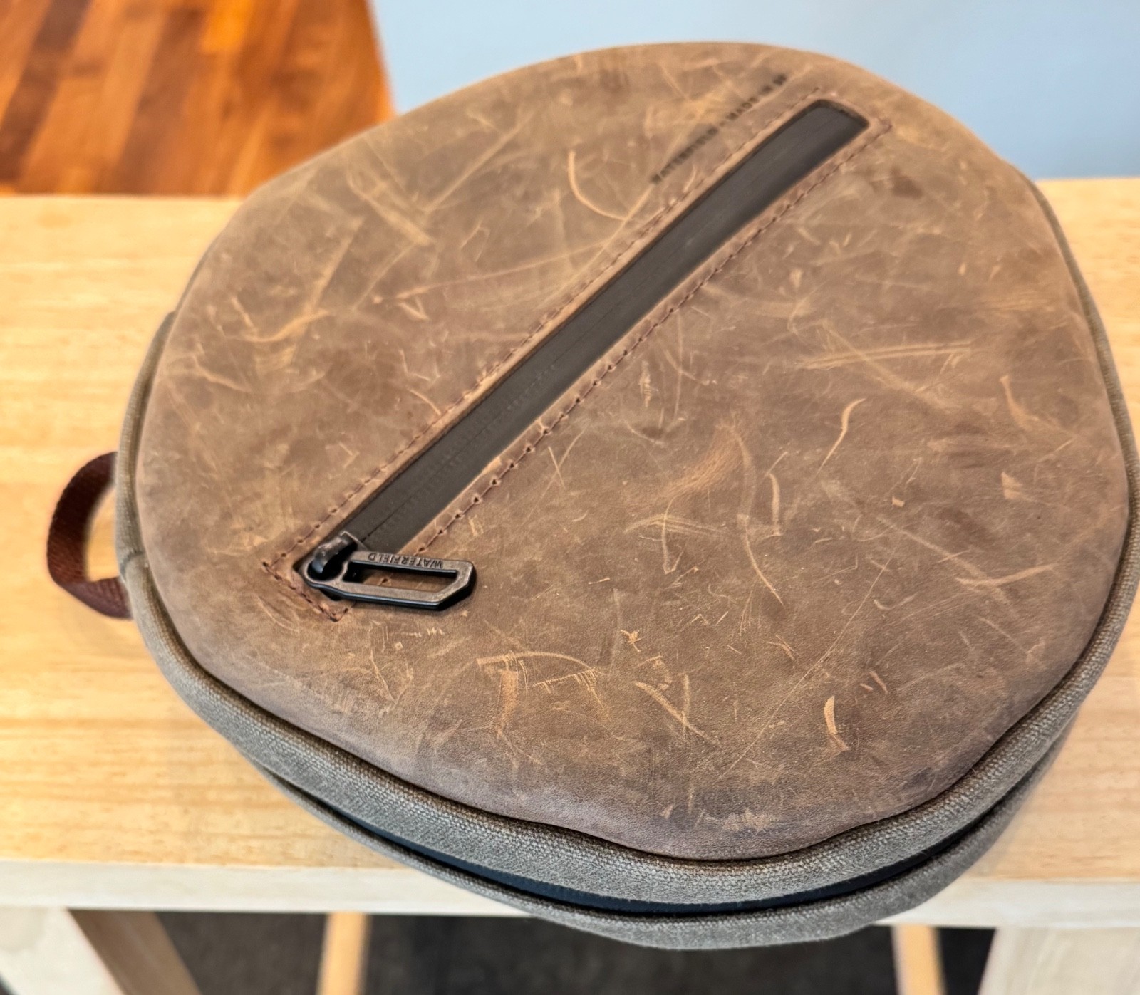 Apple AirPods Max Space Gray Lightning w/ WaterField Case + Max Stand