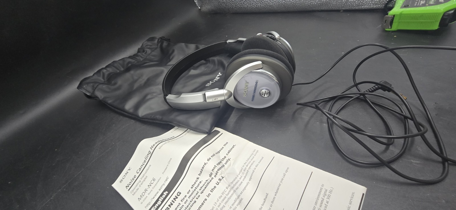 Sony Noise cancelling plug-in Headband Headphones – Silver MDR-NC6